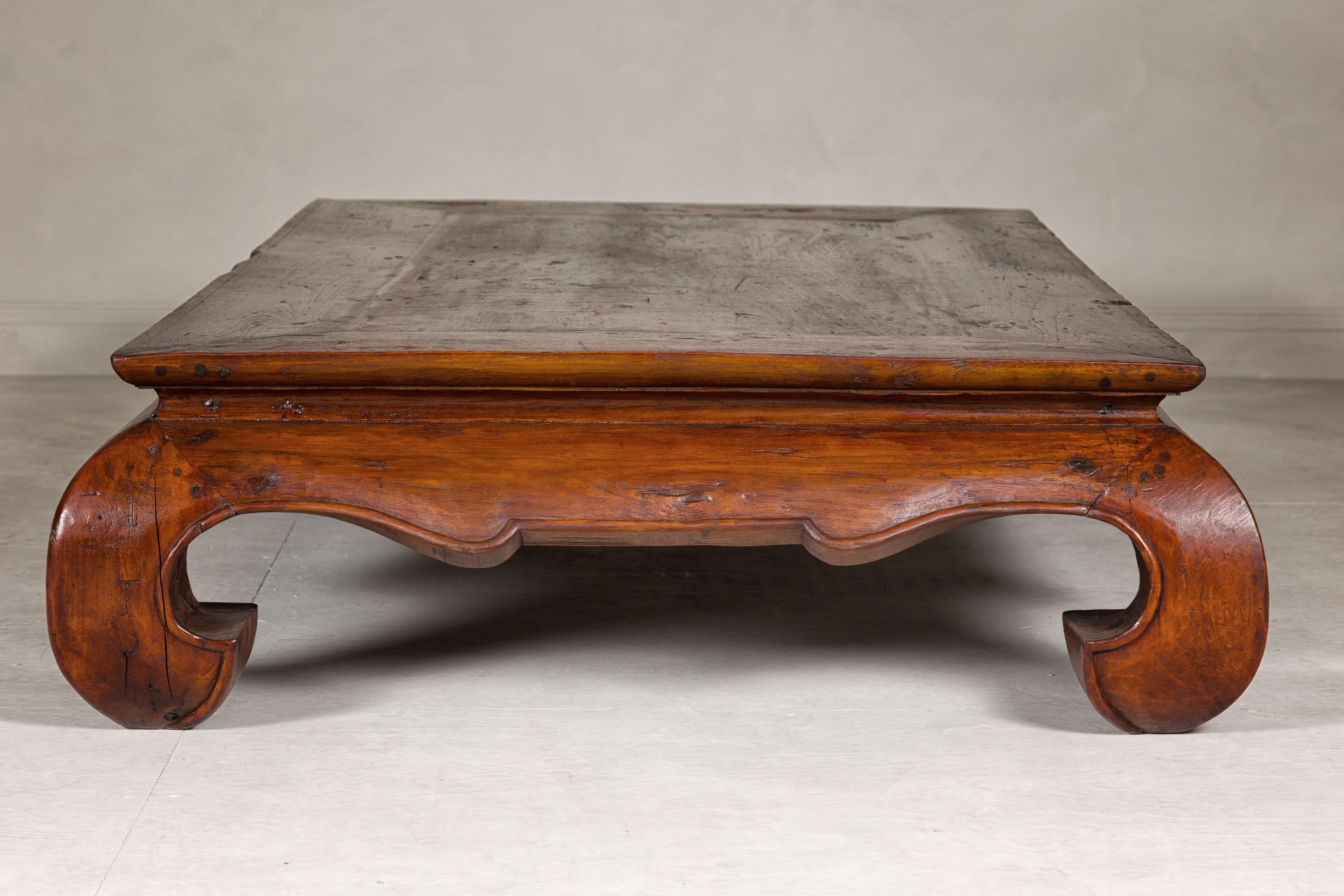 Qing Dynasty 19th Century Chow Leg Kang Table with Weathered Rustic Patina For Sale 7