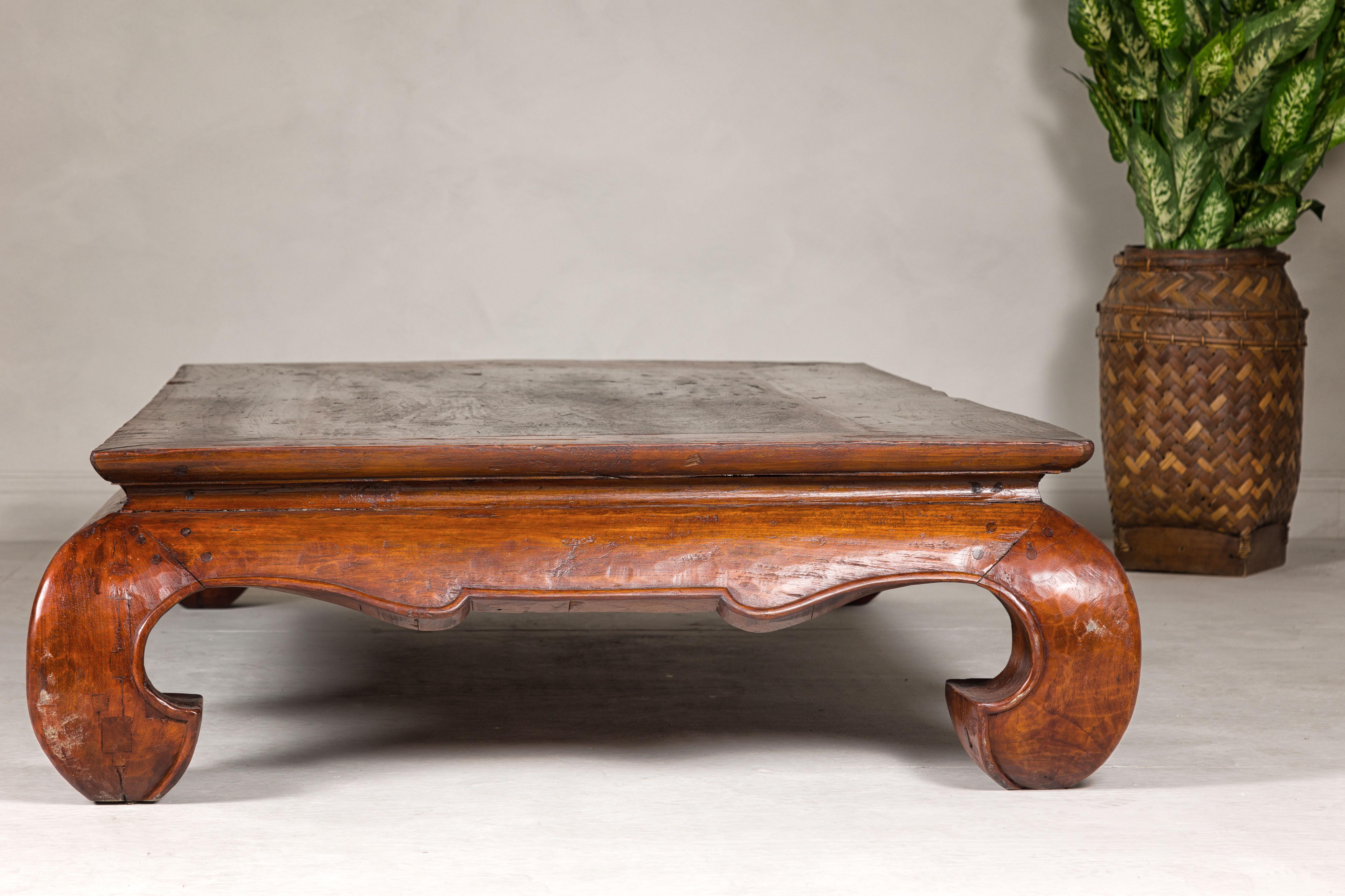 Qing Dynasty 19th Century Chow Leg Kang Table with Weathered Rustic Patina For Sale 12