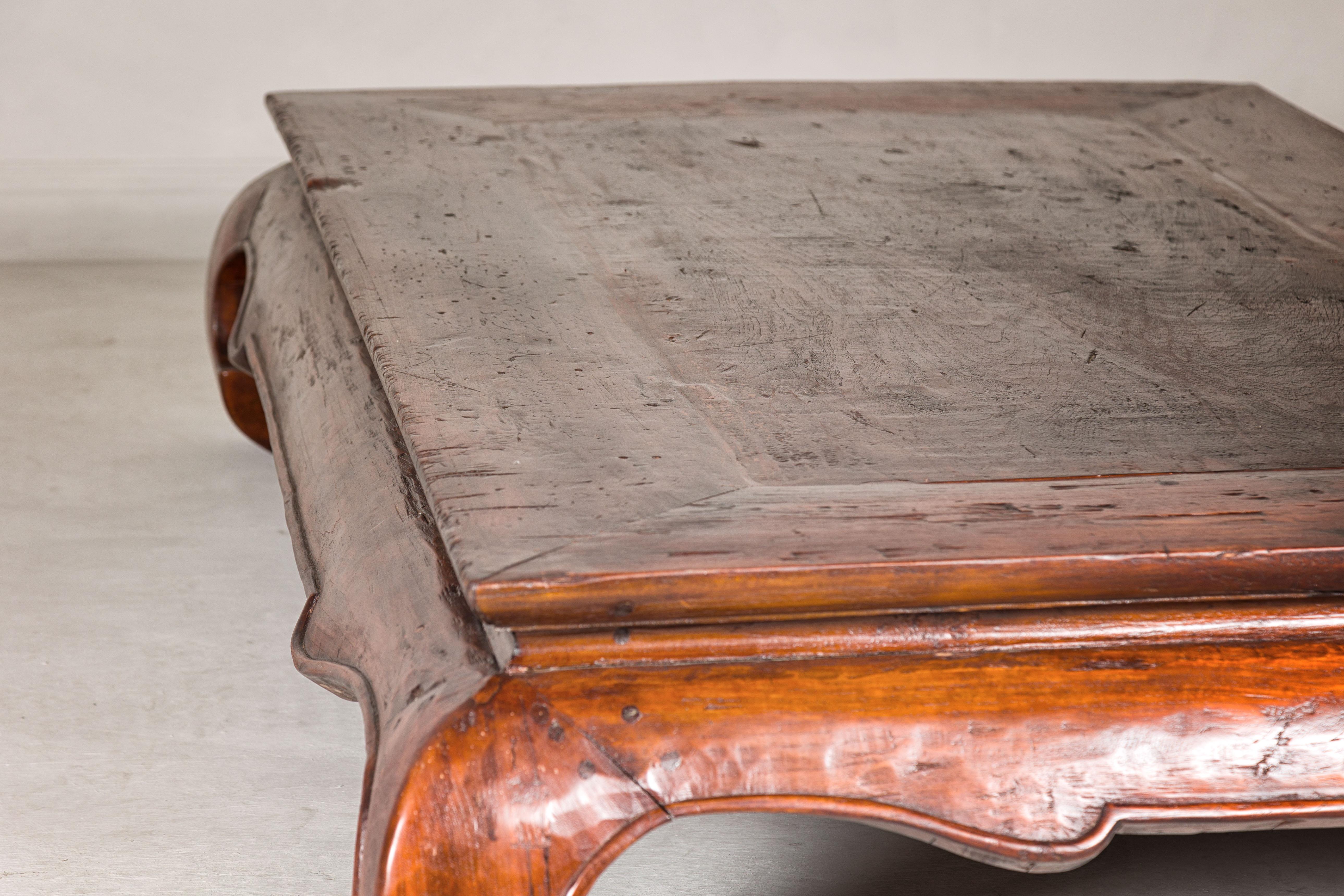 Qing Dynasty 19th Century Chow Leg Kang Table with Weathered Rustic Patina For Sale 13