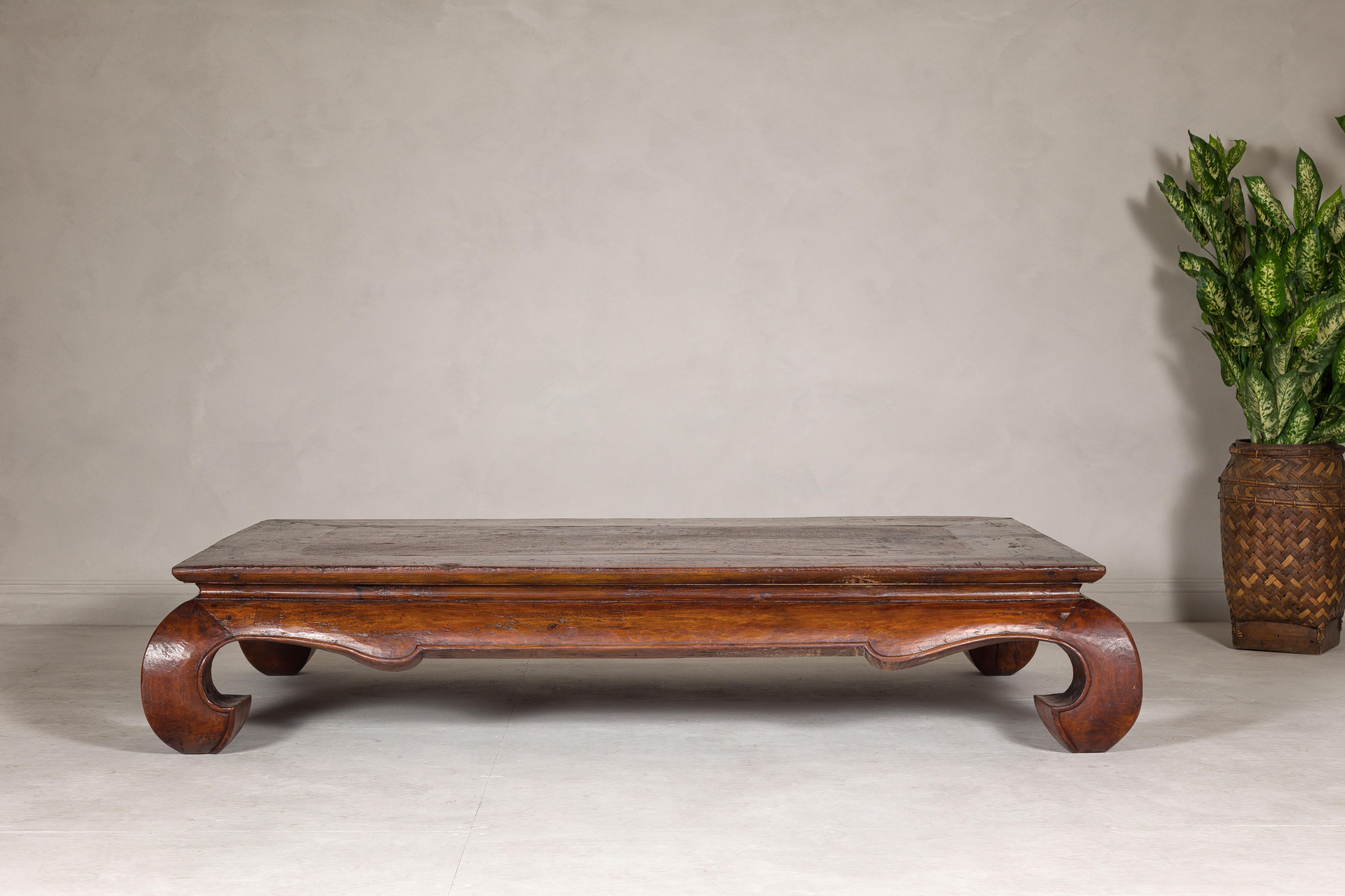 Carved Qing Dynasty 19th Century Chow Leg Kang Table with Weathered Rustic Patina For Sale