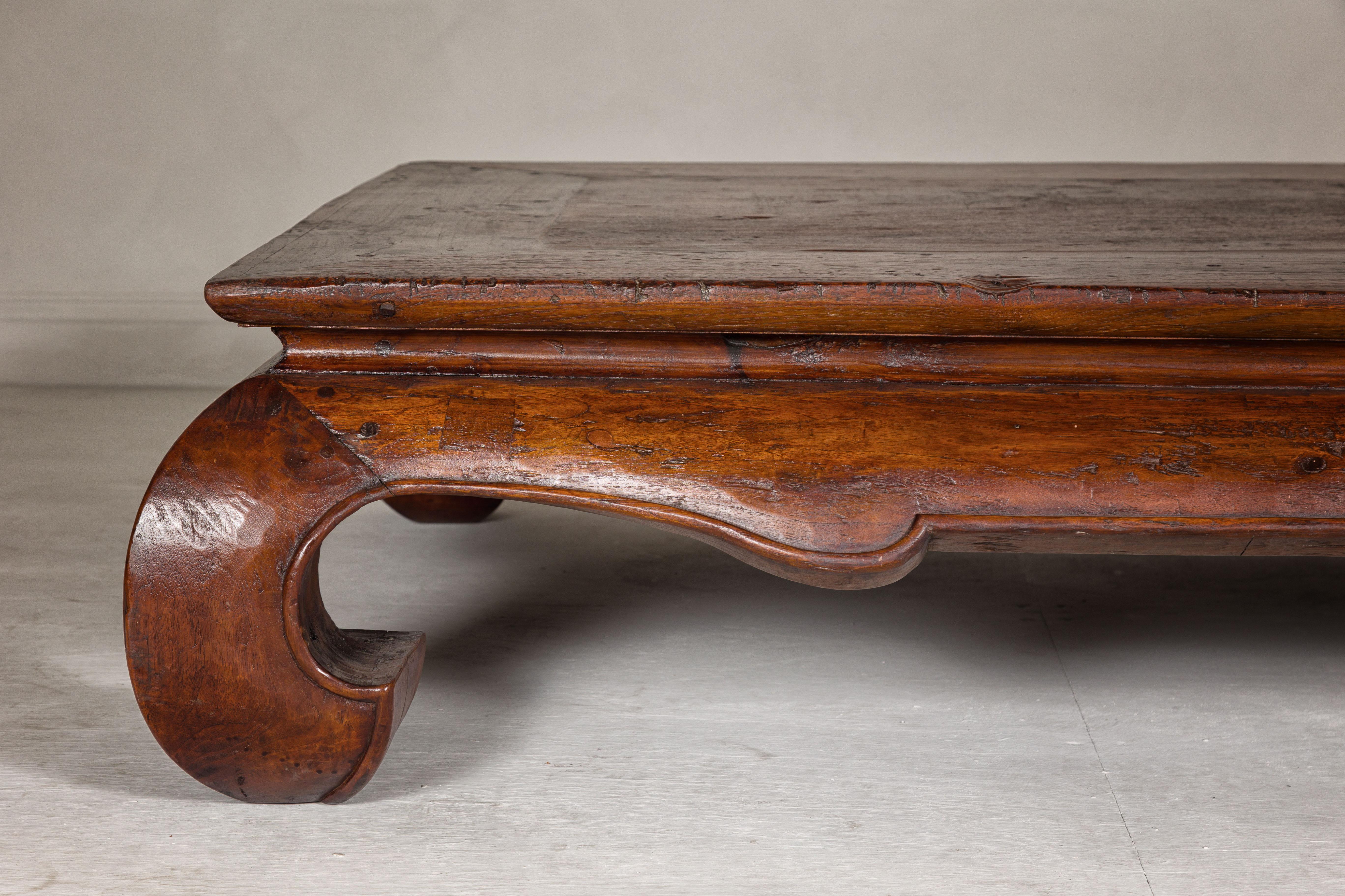 Qing Dynasty 19th Century Chow Leg Kang Table with Weathered Rustic Patina For Sale 1