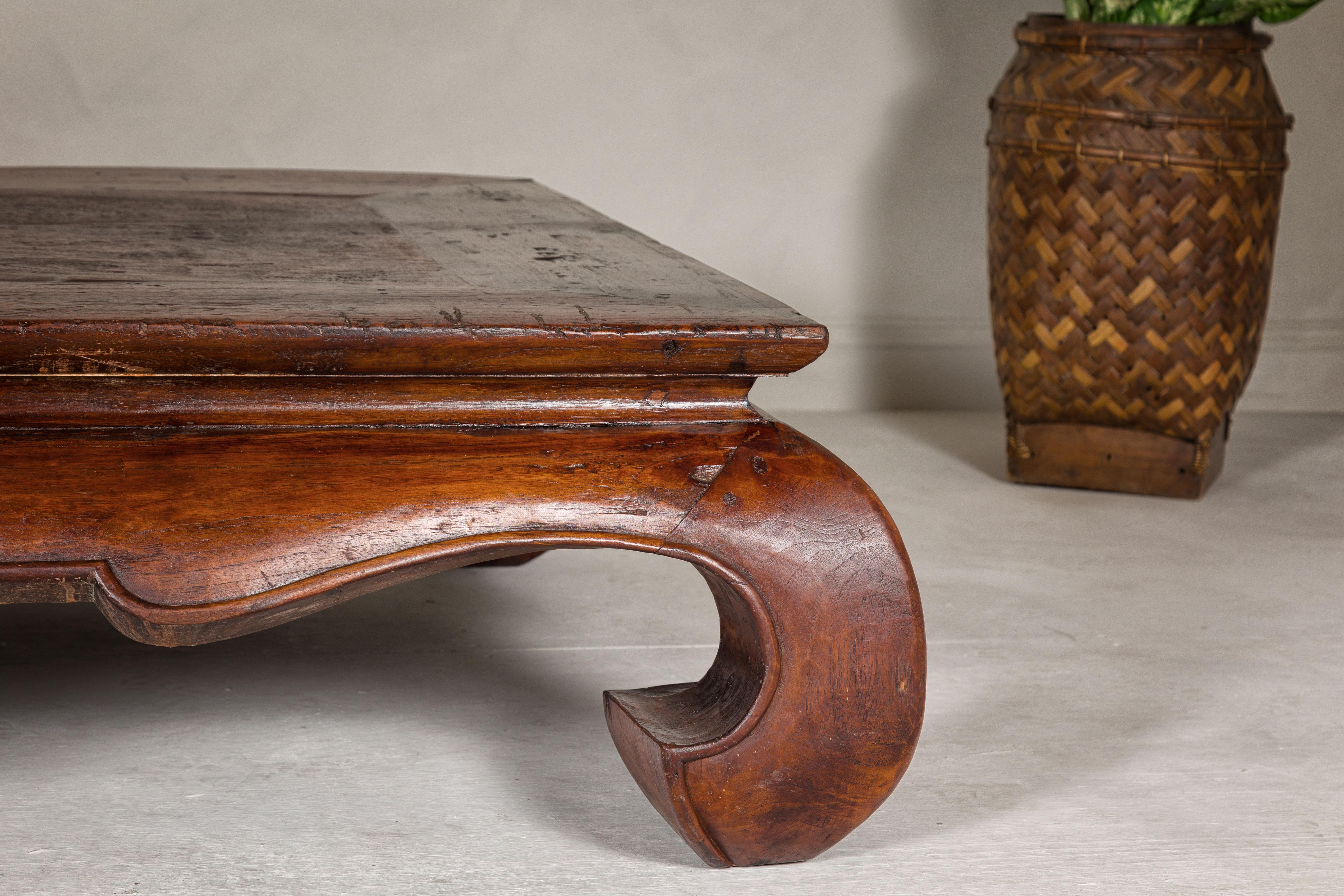 Qing Dynasty 19th Century Chow Leg Kang Table with Weathered Rustic Patina For Sale 2