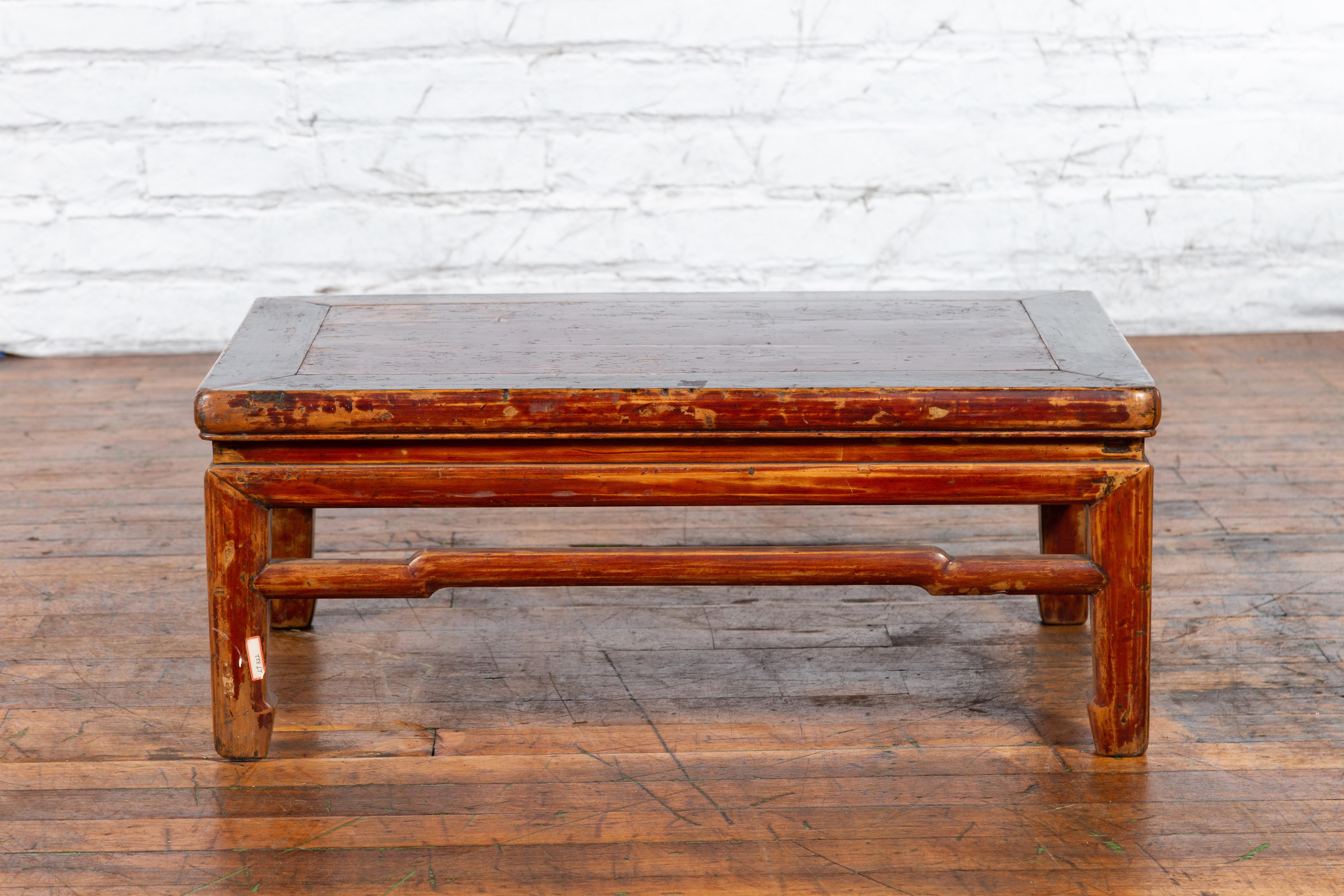 Table d'appoint à bas relief, dynastie Qing, 19e siècle, avec brancards en forme de dos d'âne en vente 5