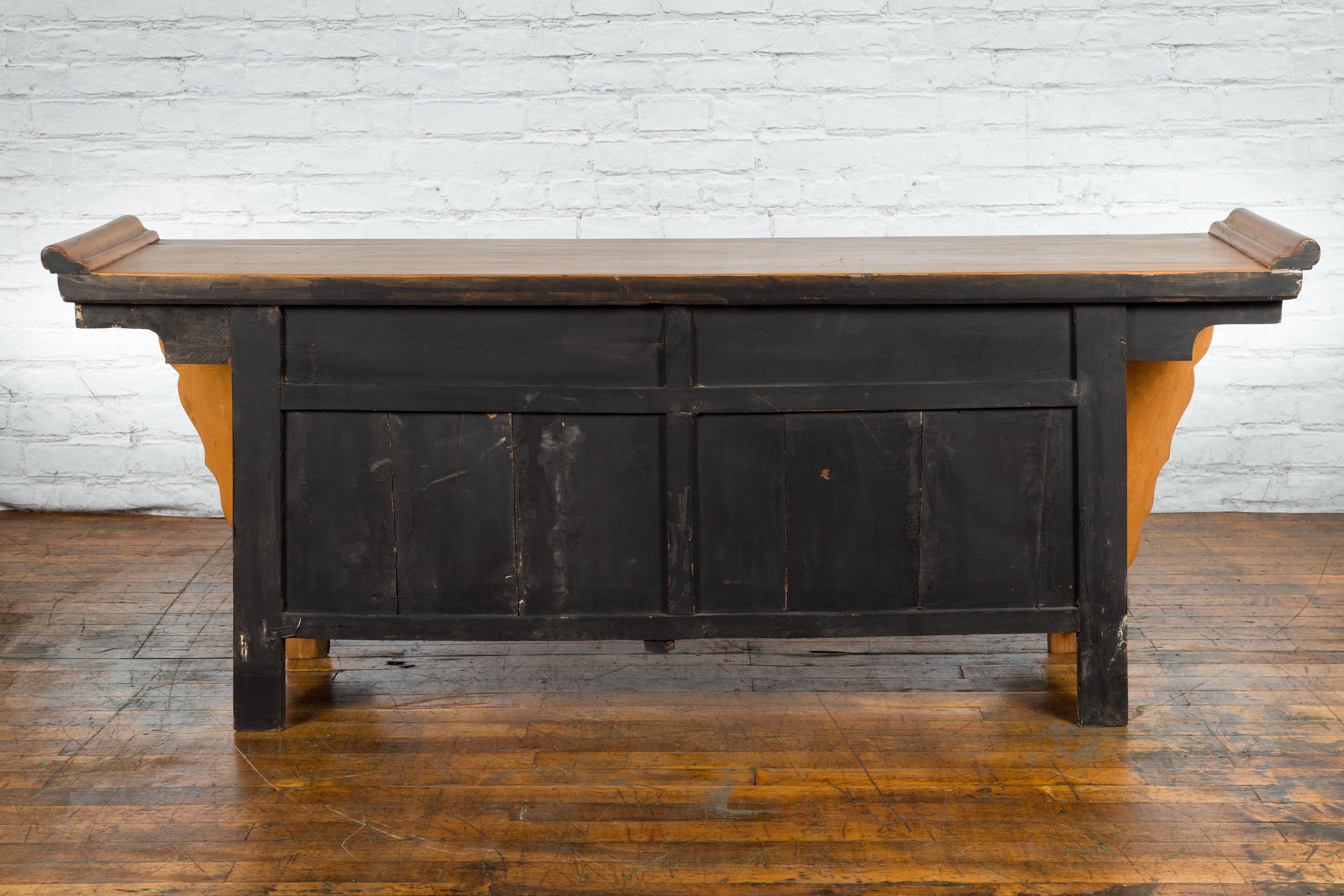 Qing Dynasty 19th Century Natural Wood Sideboard with Large Carved Spandrels For Sale 14