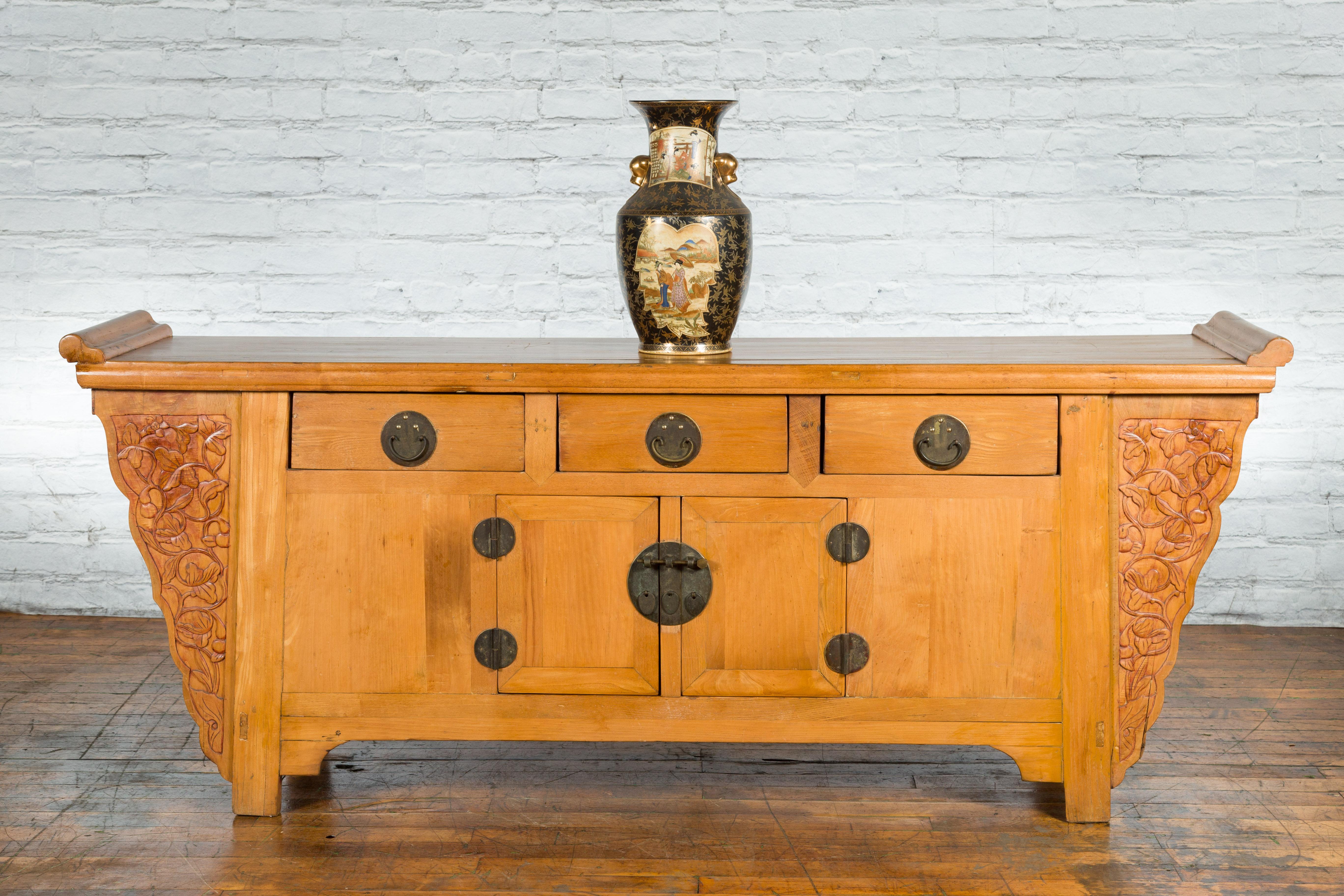 Chinese Qing Dynasty 19th Century Natural Wood Sideboard with Large Carved Spandrels For Sale
