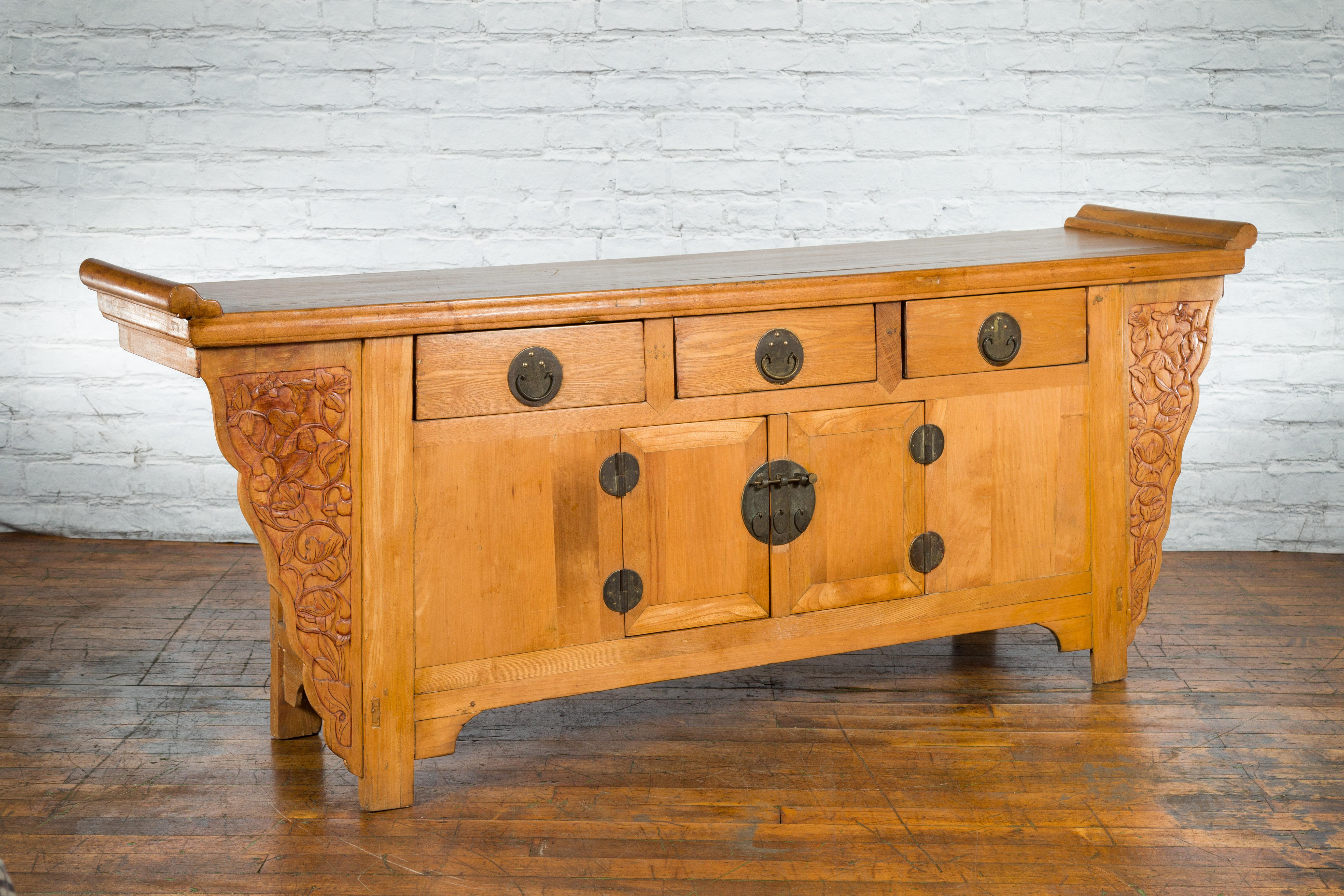 Qing Dynasty 19th Century Natural Wood Sideboard with Large Carved Spandrels In Good Condition For Sale In Yonkers, NY