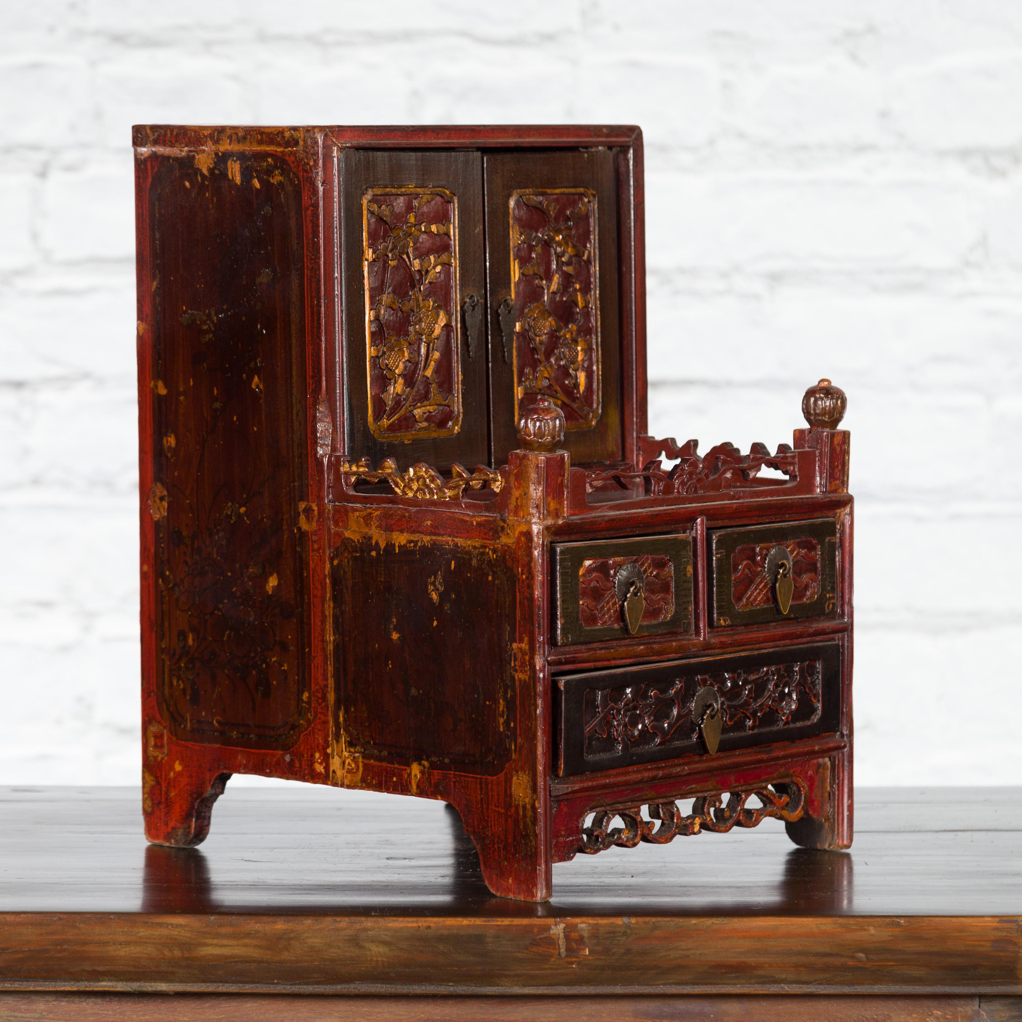 Wood Qing Dynasty 19th Century Red and Brown Lacquer Jewelry Box with Carved Foliage For Sale