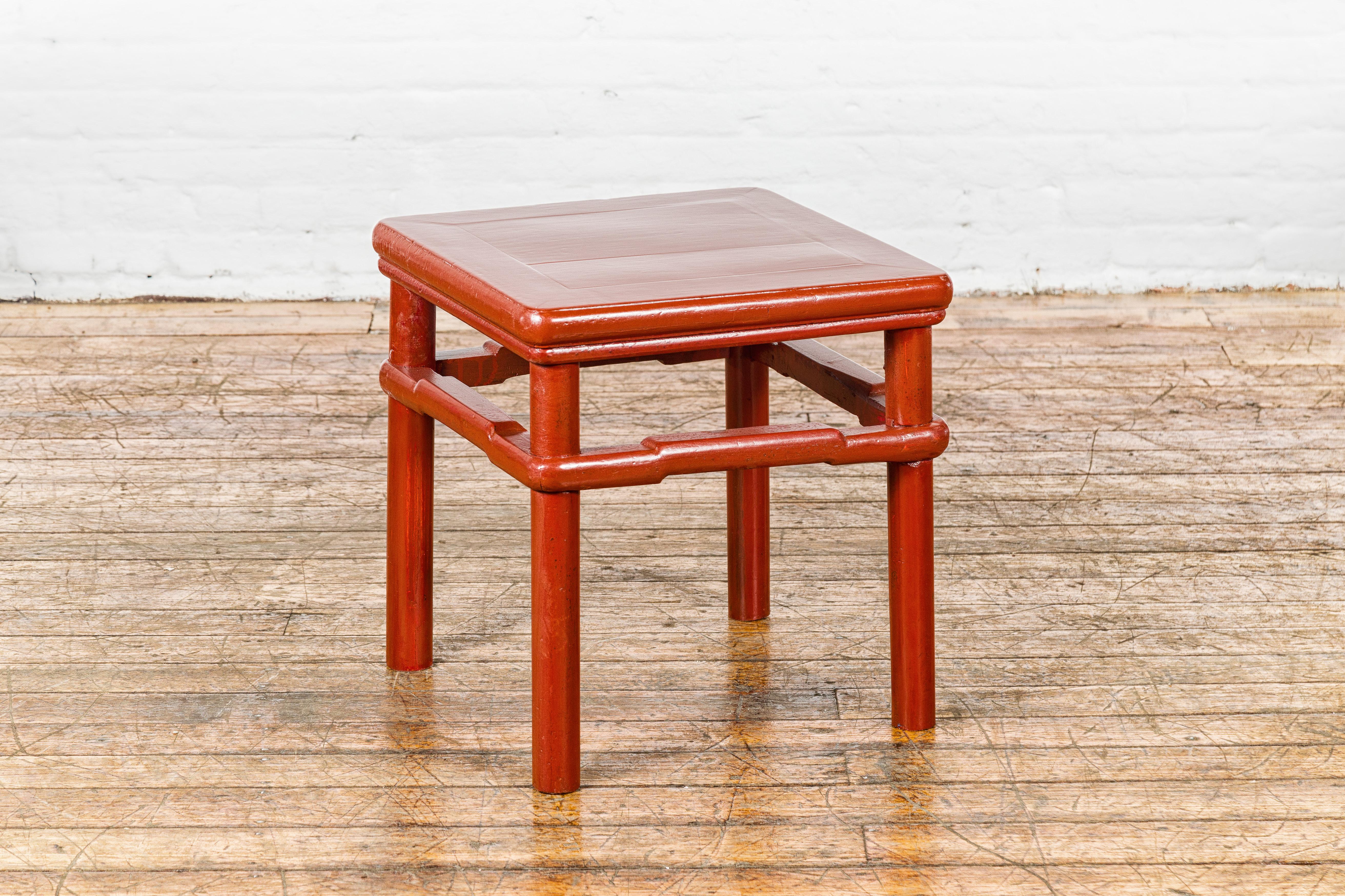 Qing Dynasty 19th Century Red Lacquer Side Table with Humpback Stretcher For Sale 1