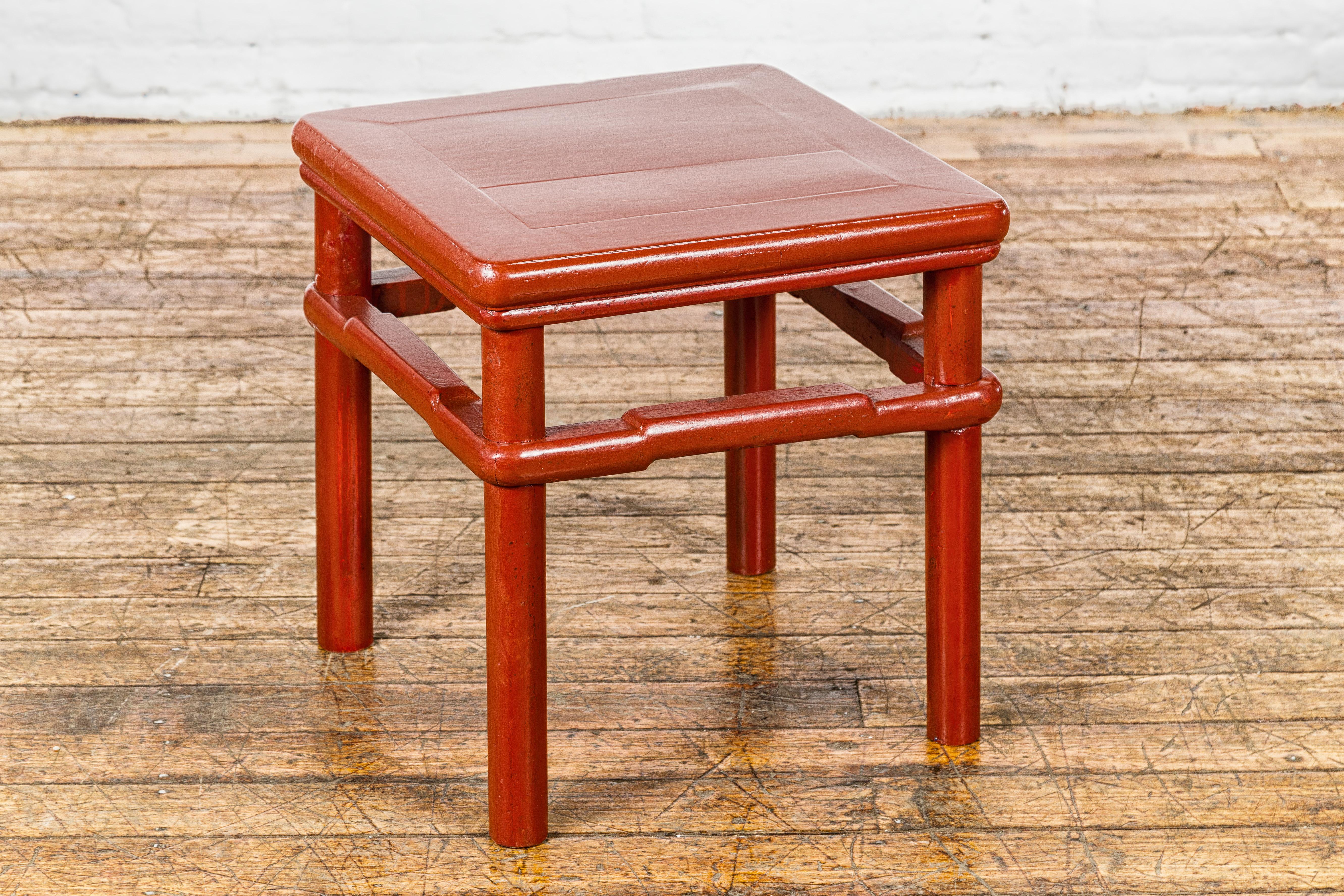 Qing Dynasty 19th Century Red Lacquer Side Table with Humpback Stretcher For Sale 2