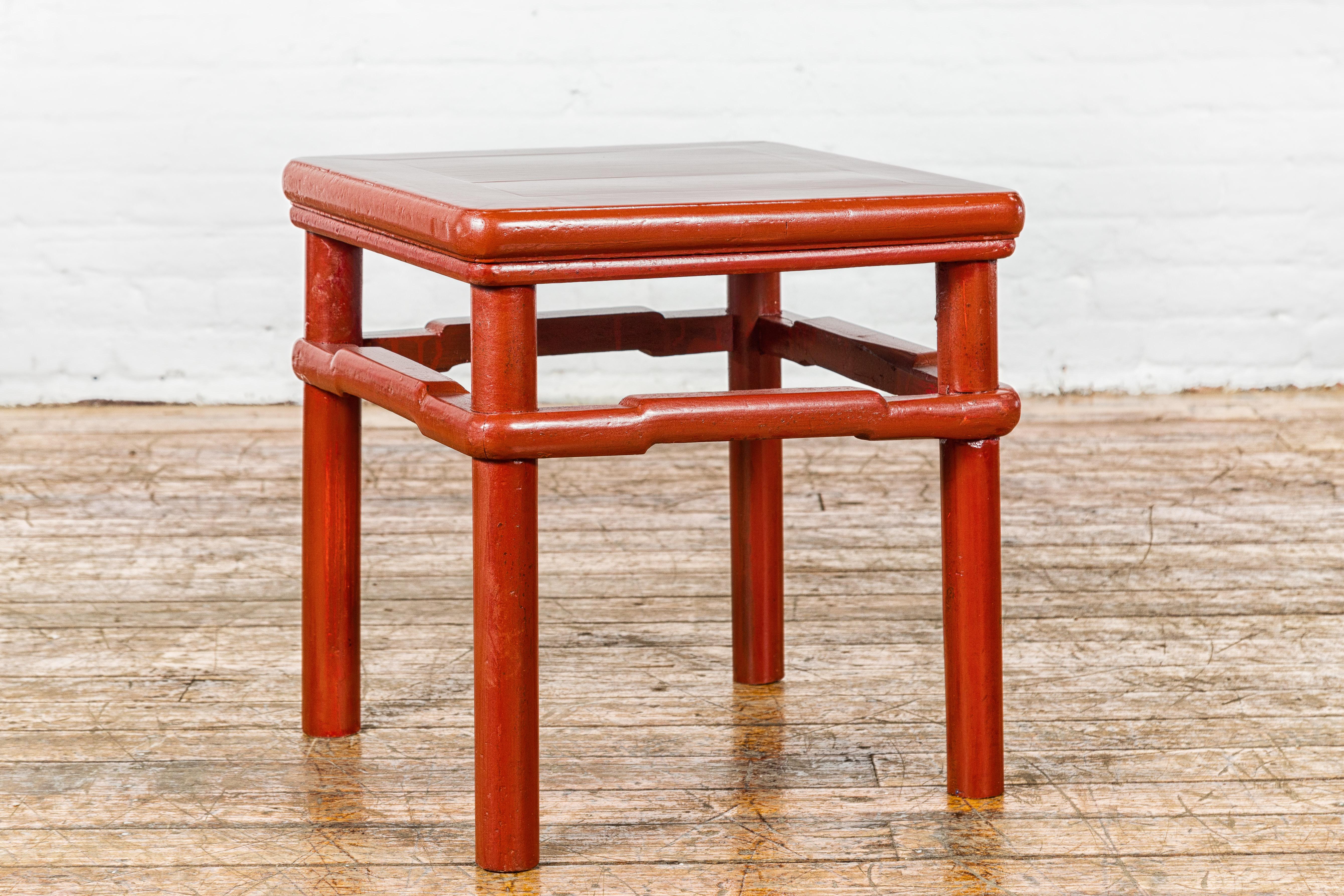 Qing Dynasty 19th Century Red Lacquer Side Table with Humpback Stretcher For Sale 3