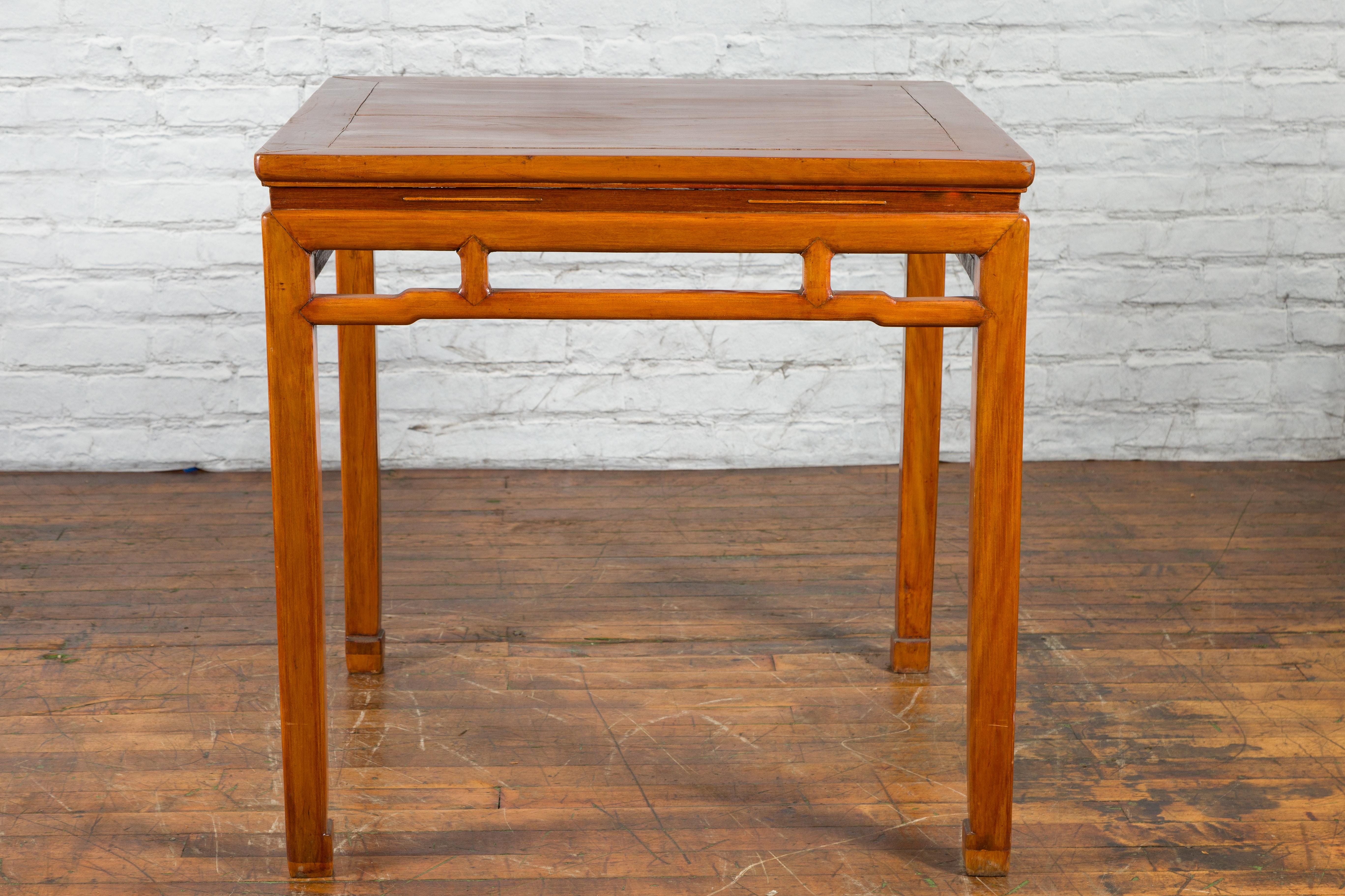Qing Dynasty 19th Century Table with Humpback Stretchers and Horse Hoof Legs For Sale 4