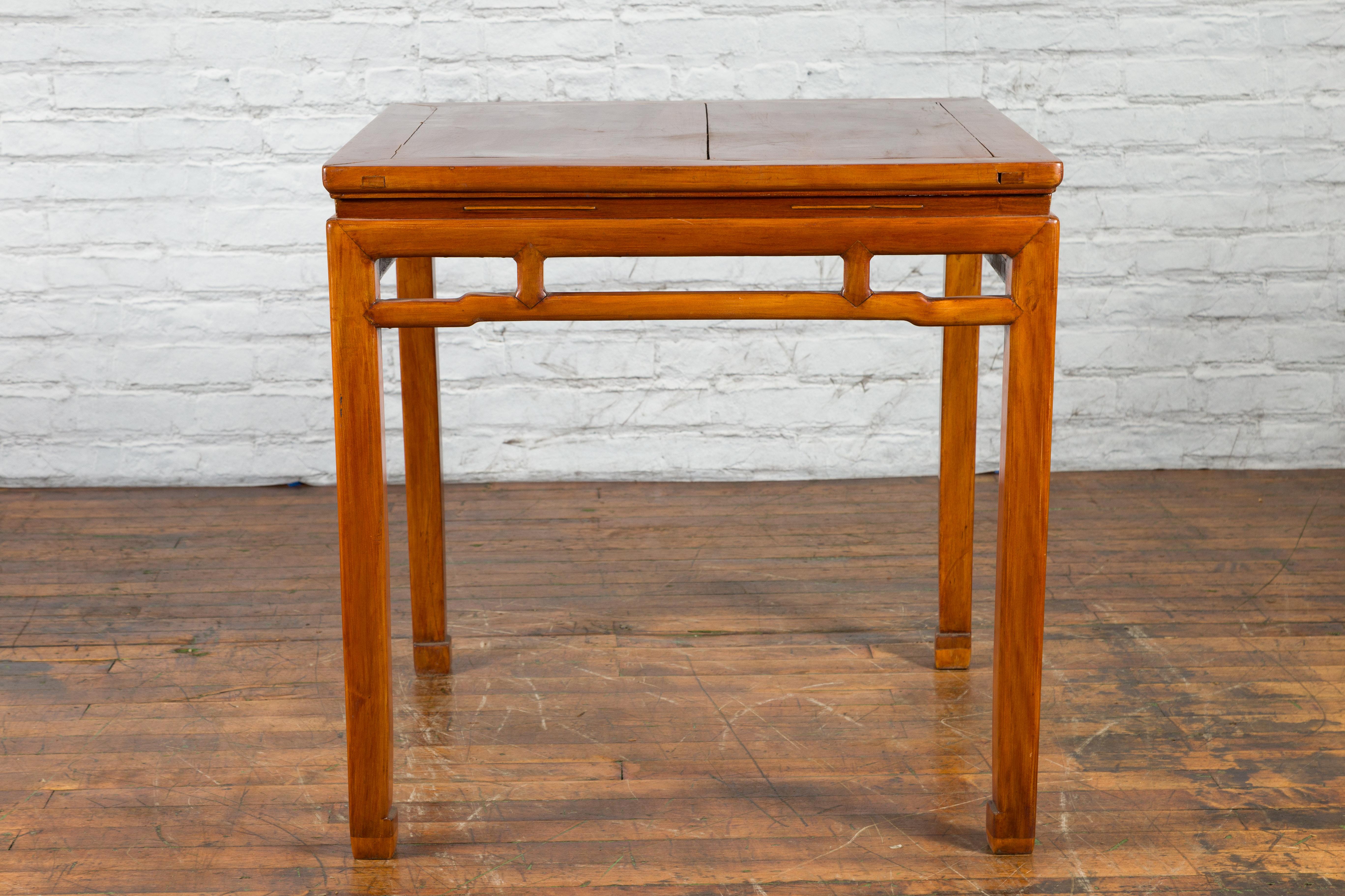 Qing Dynasty 19th Century Table with Humpback Stretchers and Horse Hoof Legs For Sale 5