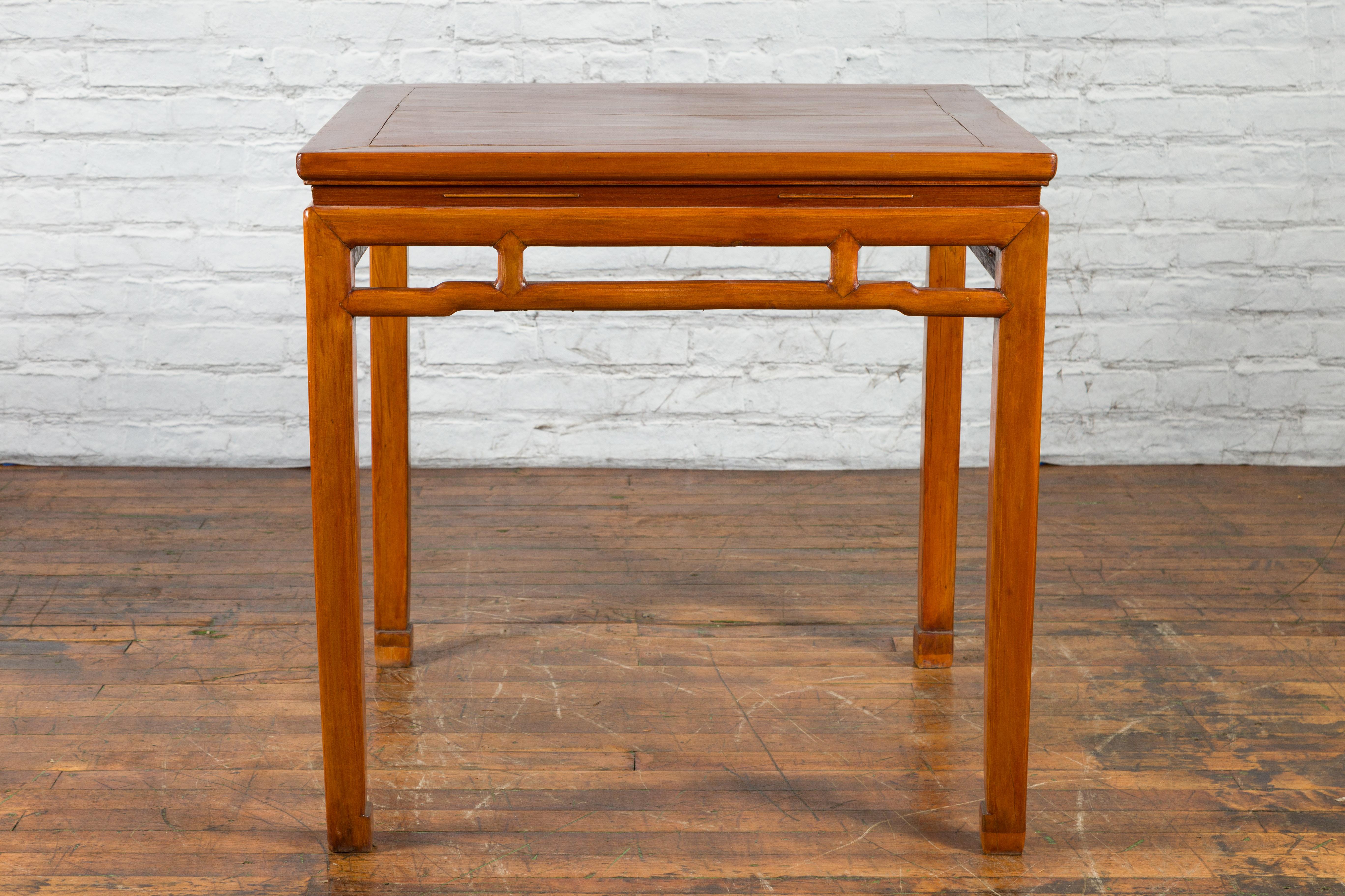 Qing Dynasty 19th Century Table with Humpback Stretchers and Horse Hoof Legs For Sale 6