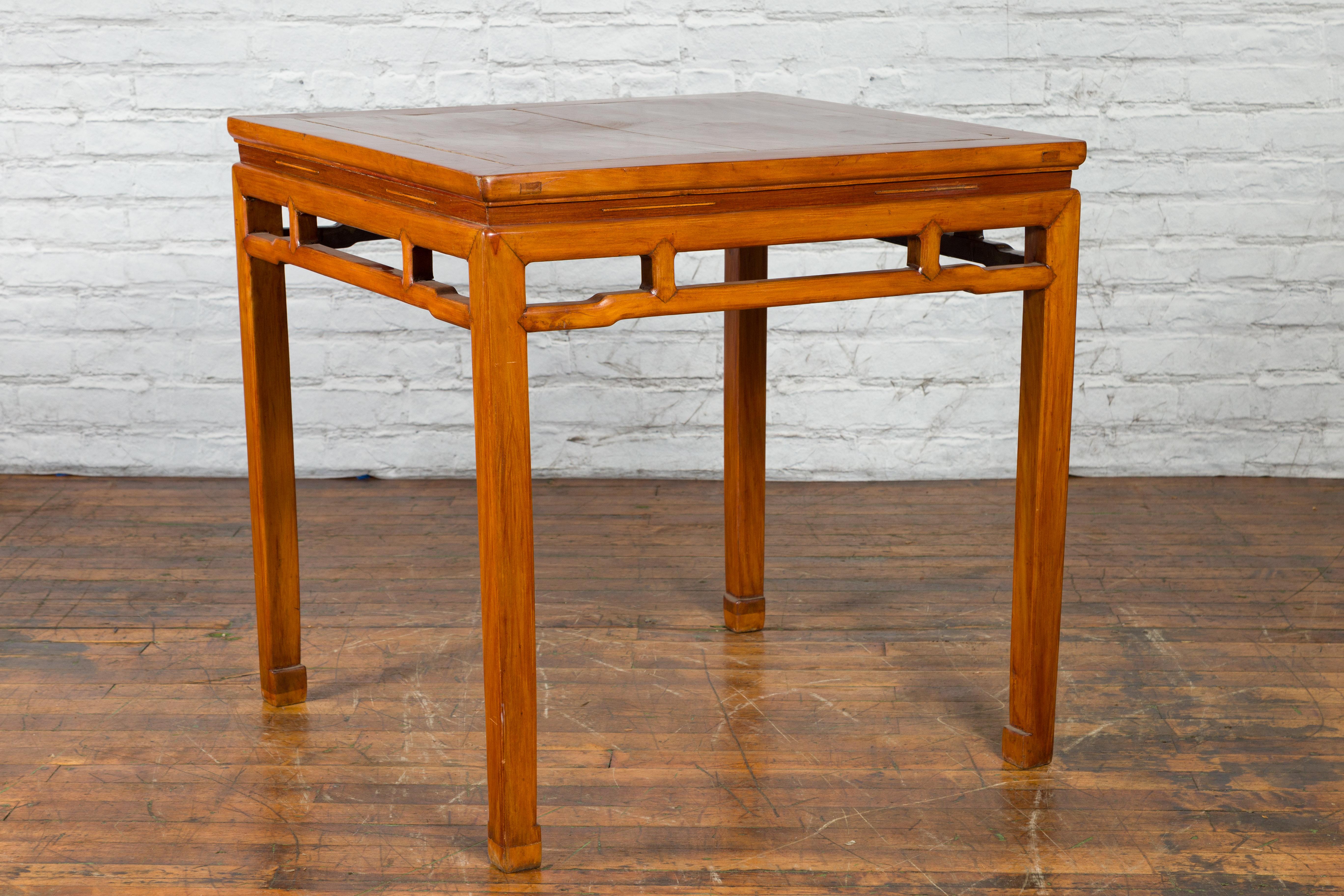 Lacquered Qing Dynasty 19th Century Table with Humpback Stretchers and Horse Hoof Legs For Sale