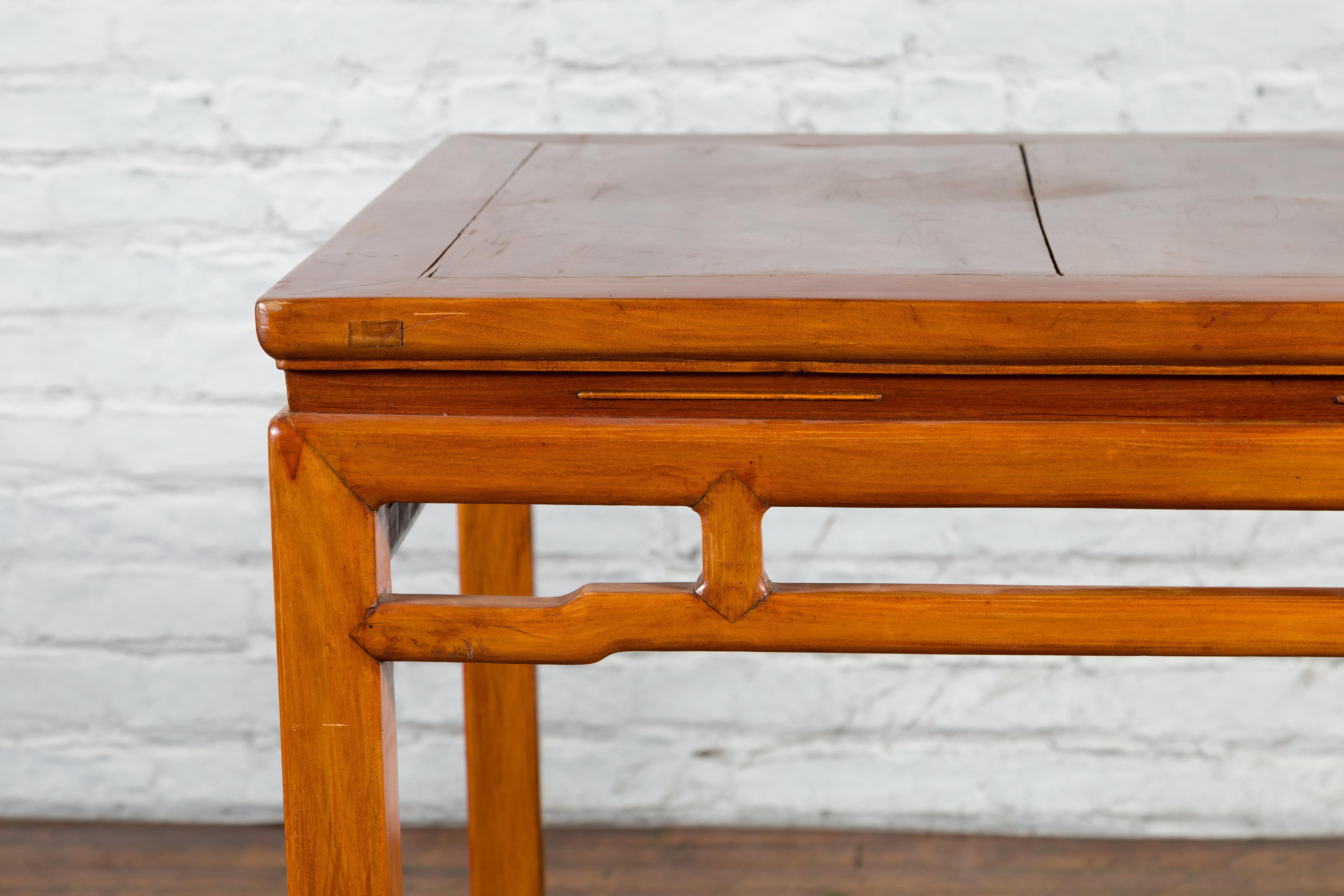 Qing Dynasty 19th Century Table with Humpback Stretchers and Horse Hoof Legs In Good Condition For Sale In Yonkers, NY