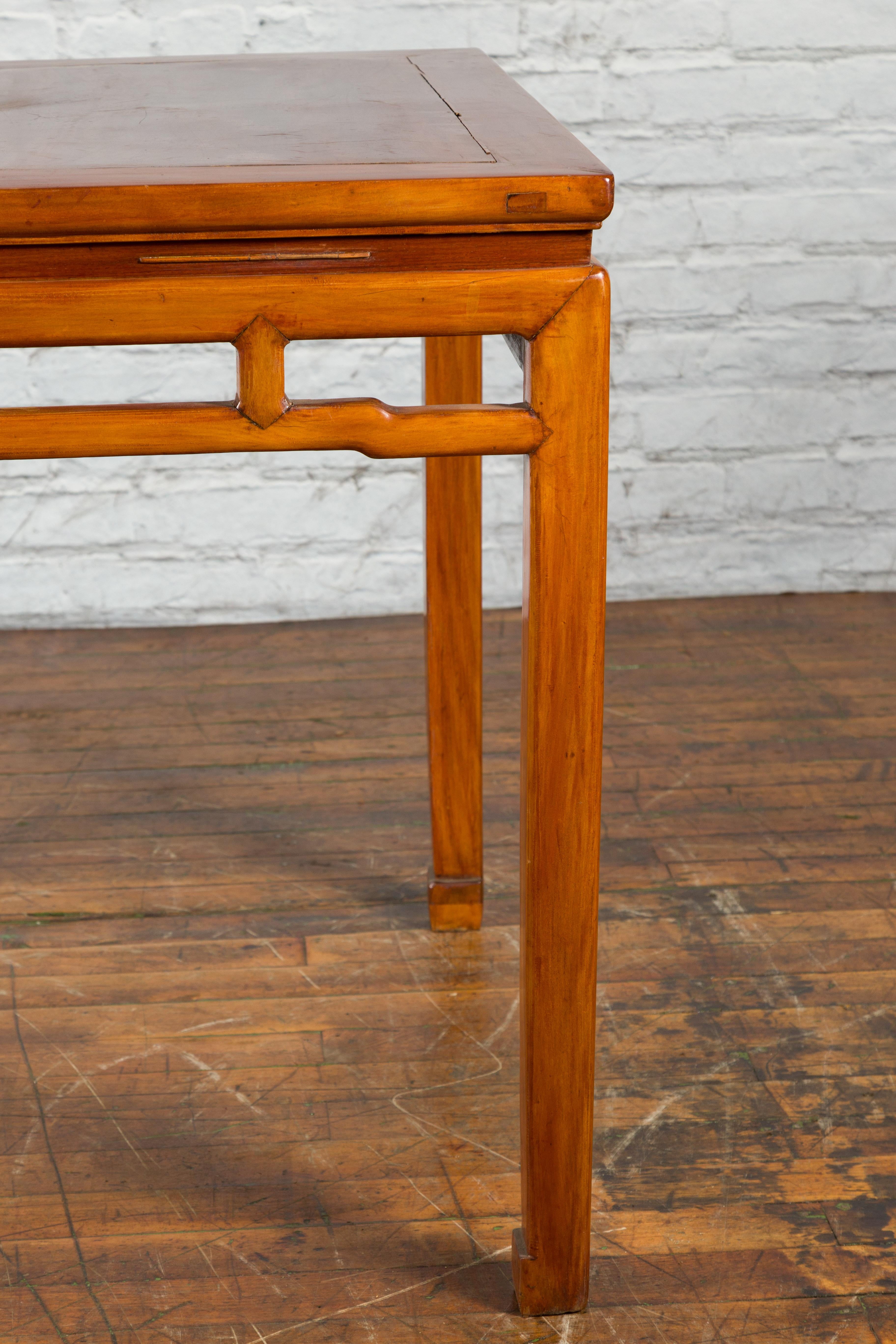 Qing Dynasty 19th Century Table with Humpback Stretchers and Horse Hoof Legs For Sale 2