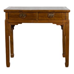 Bureau à deux tiroirs de la dynastie Qing, 19e siècle, avec quincaillerie en bronze en forme de papillon