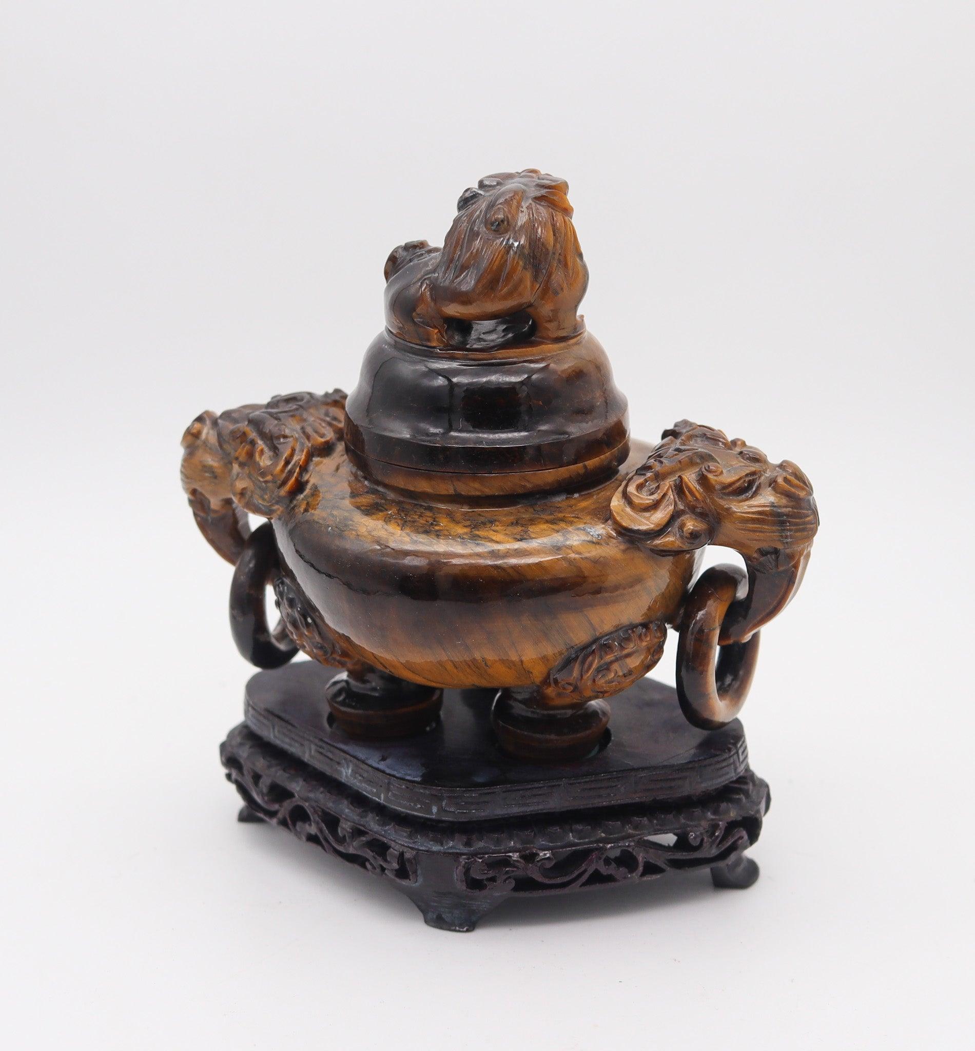 Qing Censerre QING DYNASTY du 20ème siècle sculpté en forme d'œil de tigre avec couvercle en vente