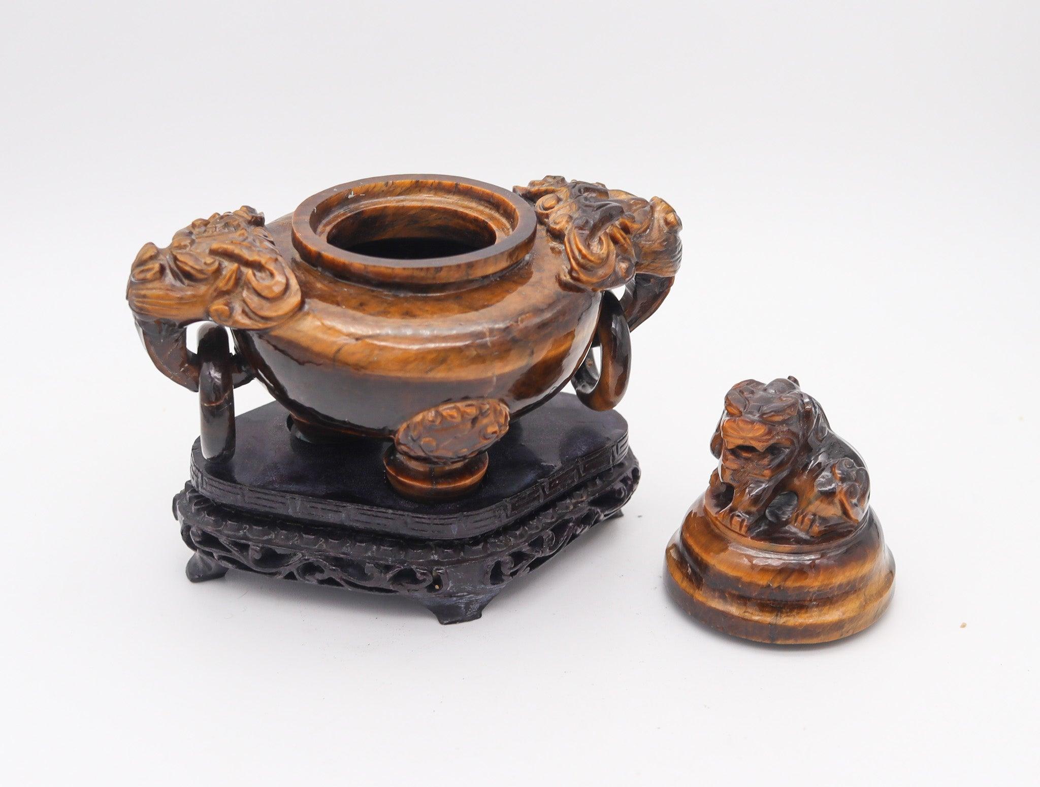 Chinois Censerre QING DYNASTY du 20ème siècle sculpté en forme d'œil de tigre avec couvercle en vente