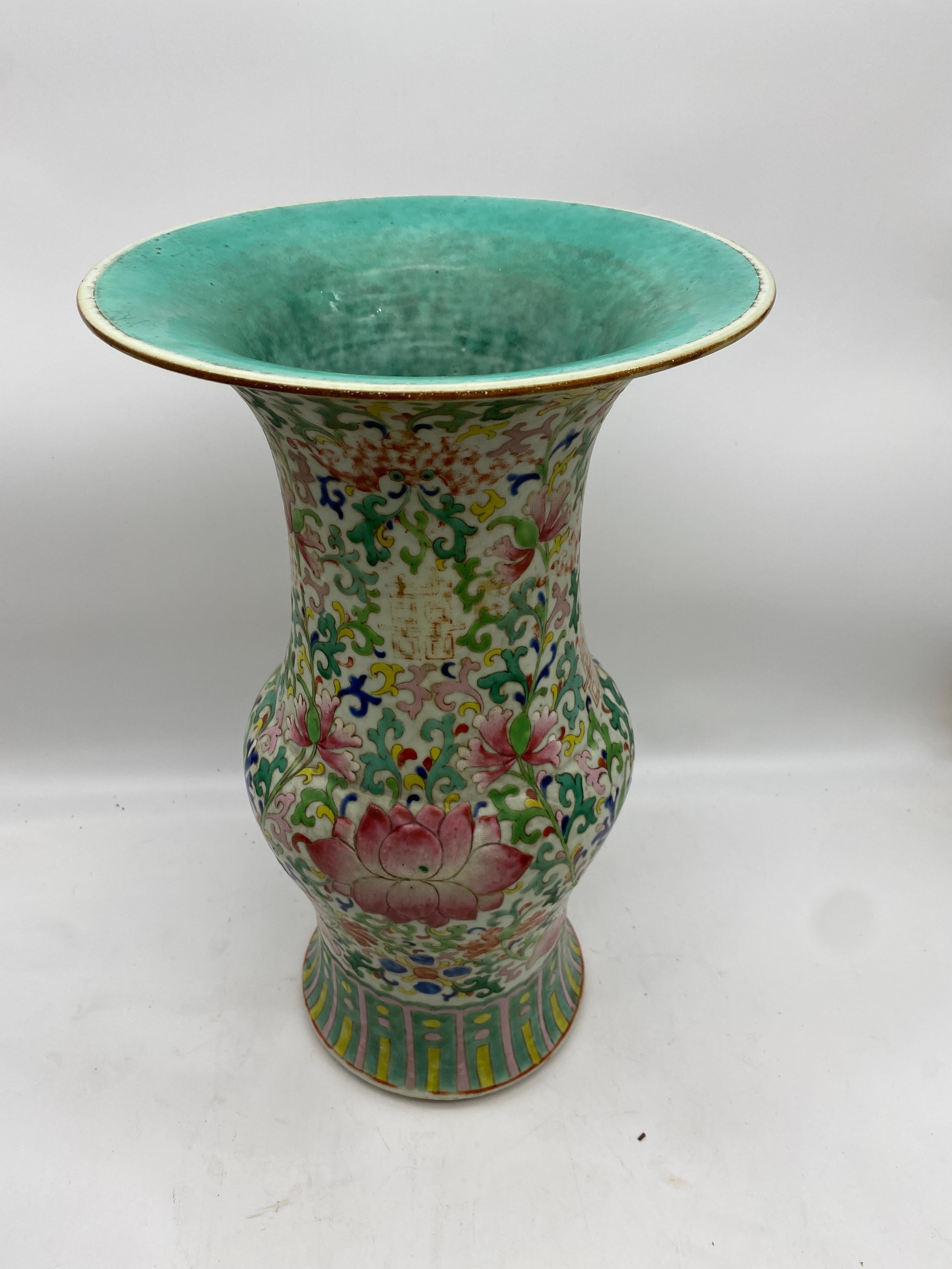 Qing Dynasty A Antique Chinese Porcelain Gu Vase In Good Condition For Sale In Brea, CA