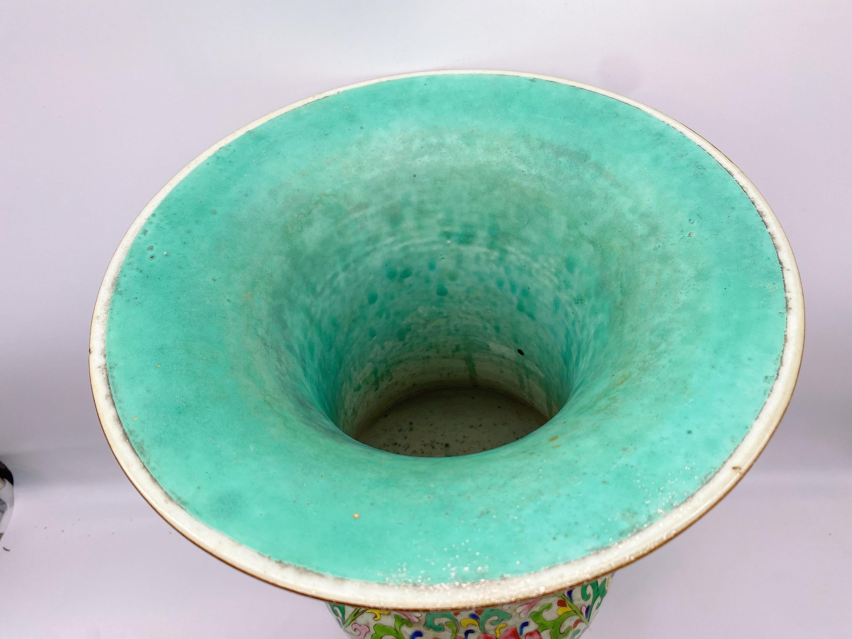 Dinastía Qing A Jarrón Gu Antiguo de Porcelana China en venta 3