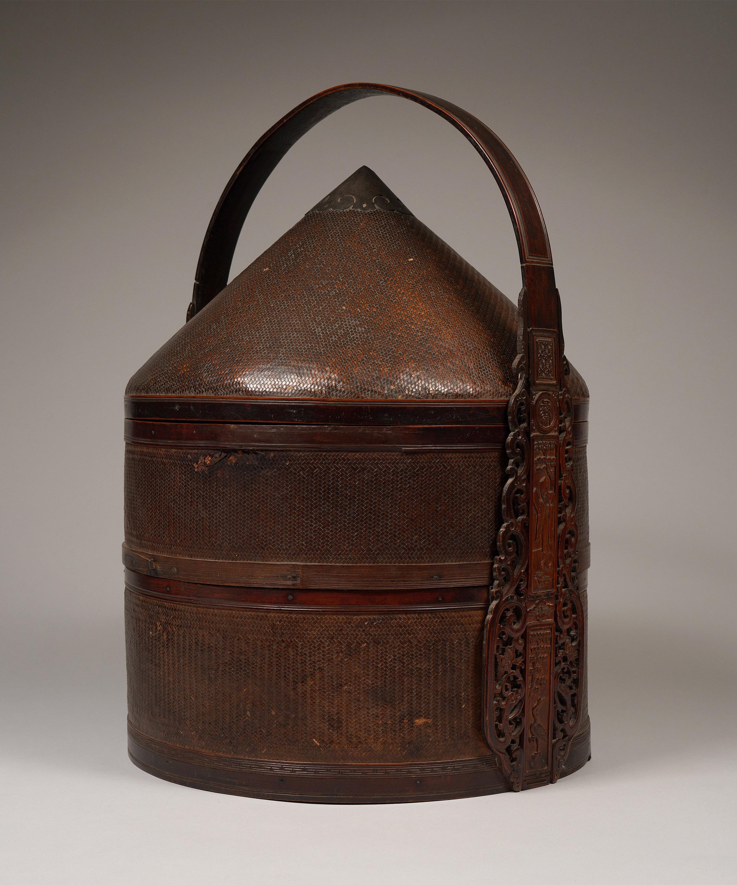 Tribal Dynastie Qing (vers 1870), boîte à chapeaux à deux niveaux en Wood Wood et Bambou, Chine en vente