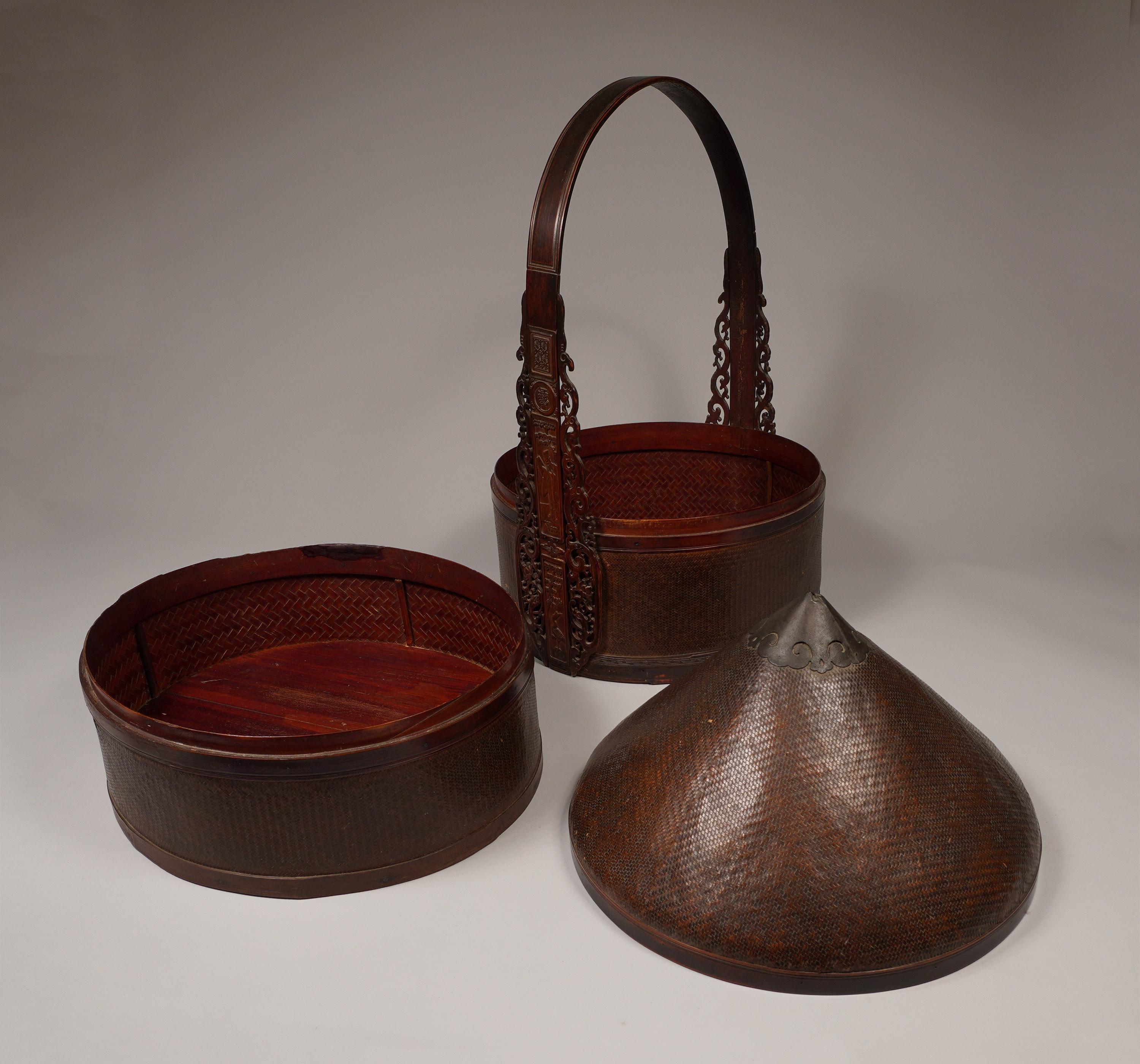 Chinois Dynastie Qing (vers 1870), boîte à chapeaux à deux niveaux en Wood Wood et Bambou, Chine en vente
