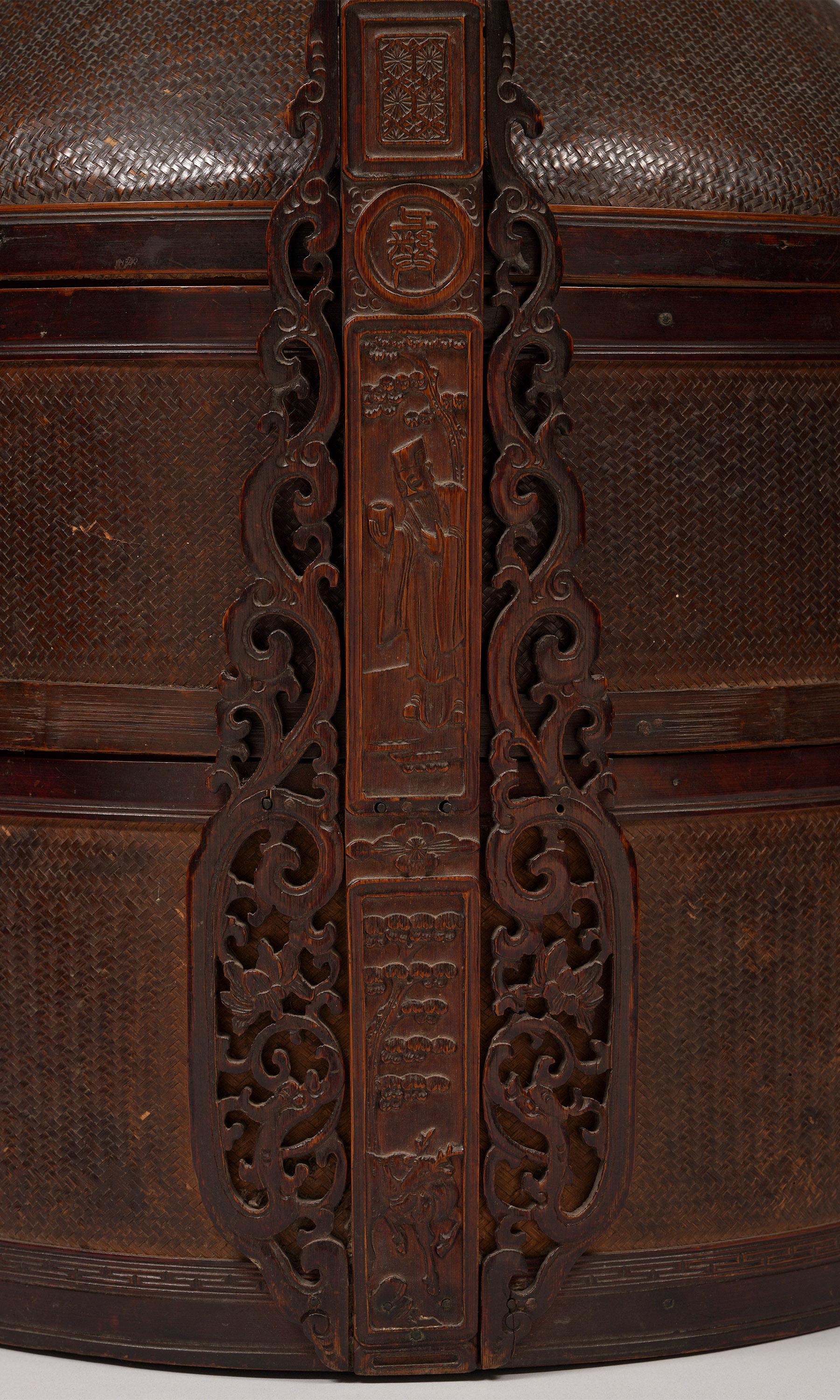 Dynastie Qing (vers 1870), boîte à chapeaux à deux niveaux en Wood Wood et Bambou, Chine Bon état - En vente à Point Richmond, CA