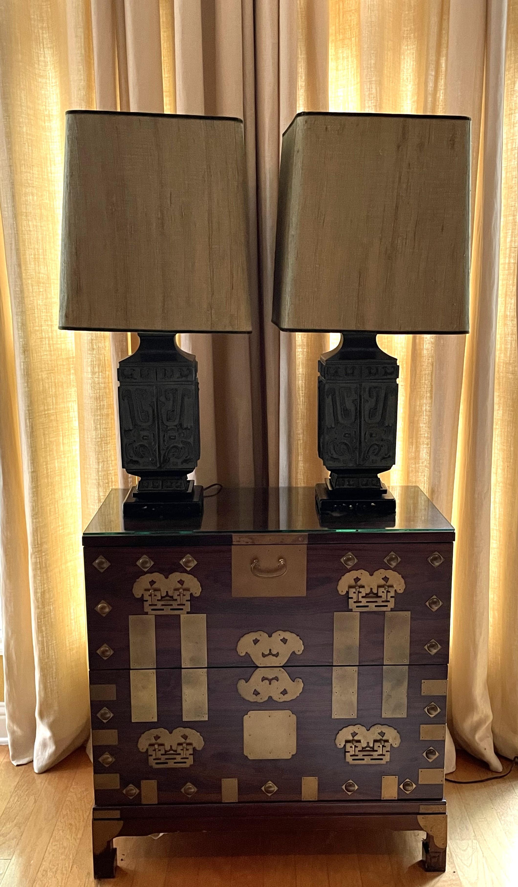 Chinese Qing Dynasty Cast-Bronze Table Lamps with Green Grass Cloth Shades For Sale