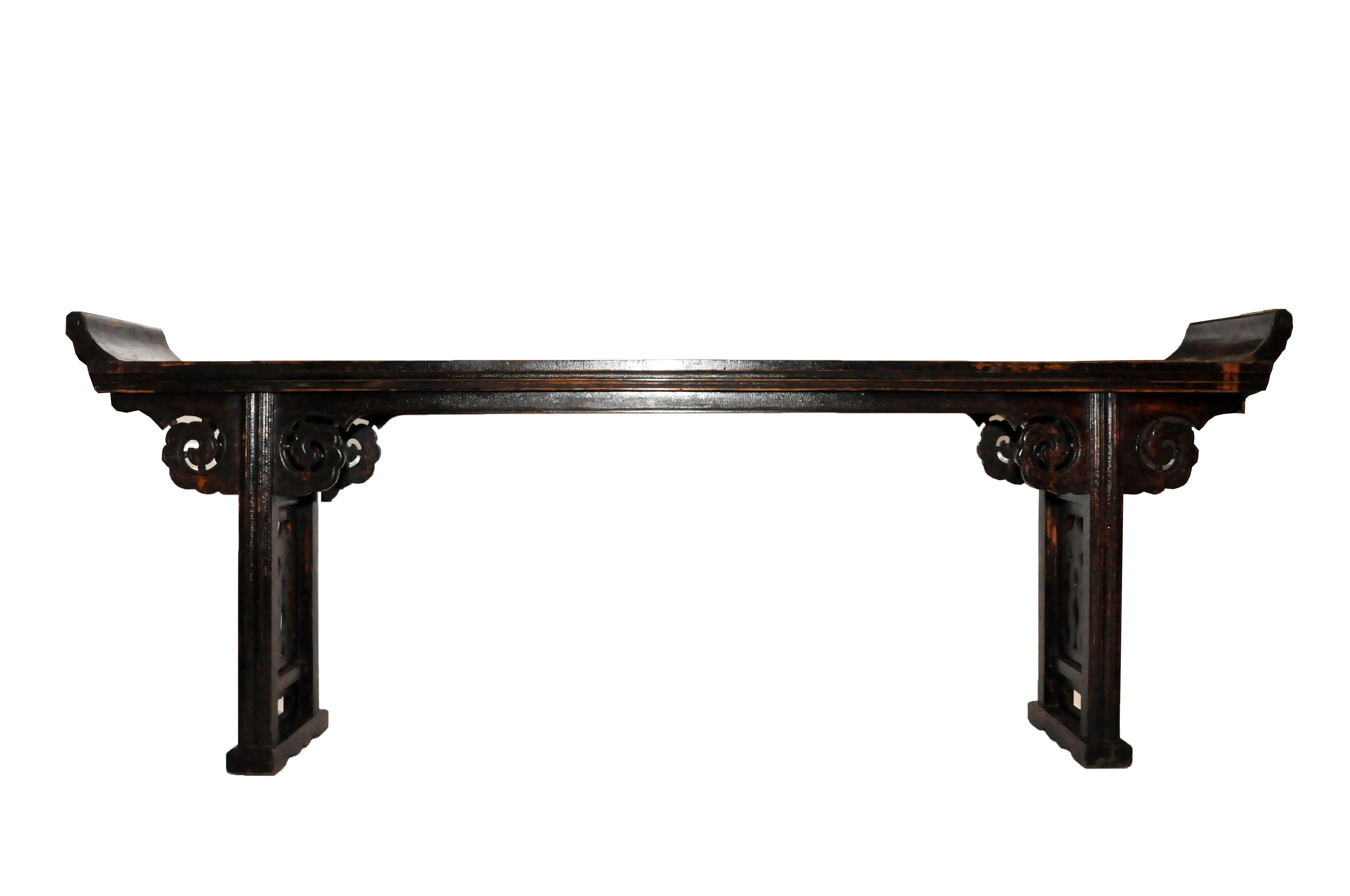 Qing Dynasty Chinese Altar Table In Good Condition In Chicago, IL