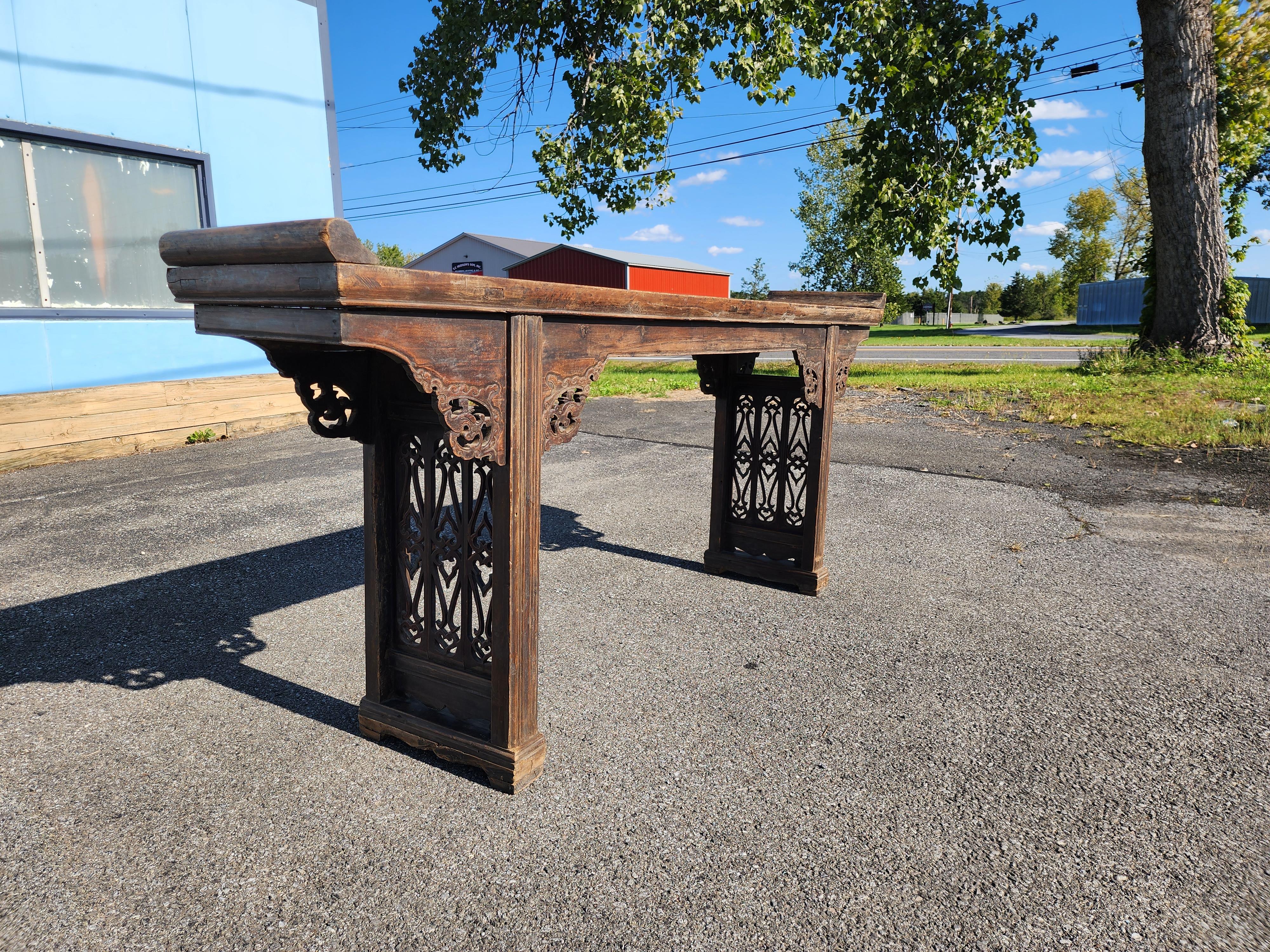 Qing Dynasty Chinese Altar Table In Good Condition For Sale In Hudson, NY