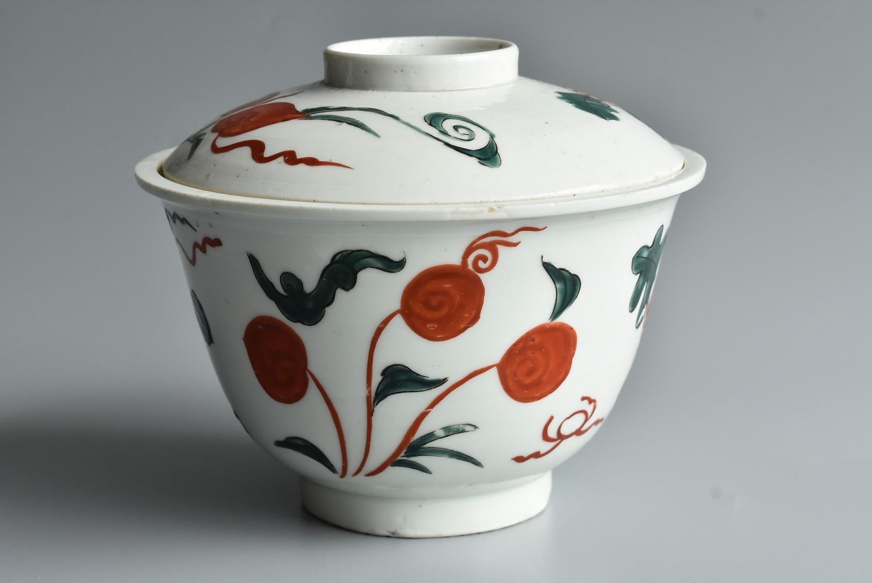 Bol de la dynastie chinoise des Qing (vers le XIXe siècle).
Il s'agit d'une simple peinture rouge et verte.
Je me sens très gentille et mignonne.
De plus, lorsque vous retirez le couvercle, vous pouvez voir les motifs ronds verts et
