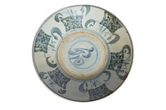 Piatto in ceramica e porcellana blu e bianca della dinastia Qing, 1850 ca.