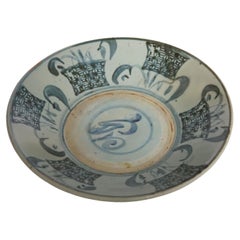 Piatto in ceramica e porcellana blu e bianca della dinastia Qing, 1850 ca.