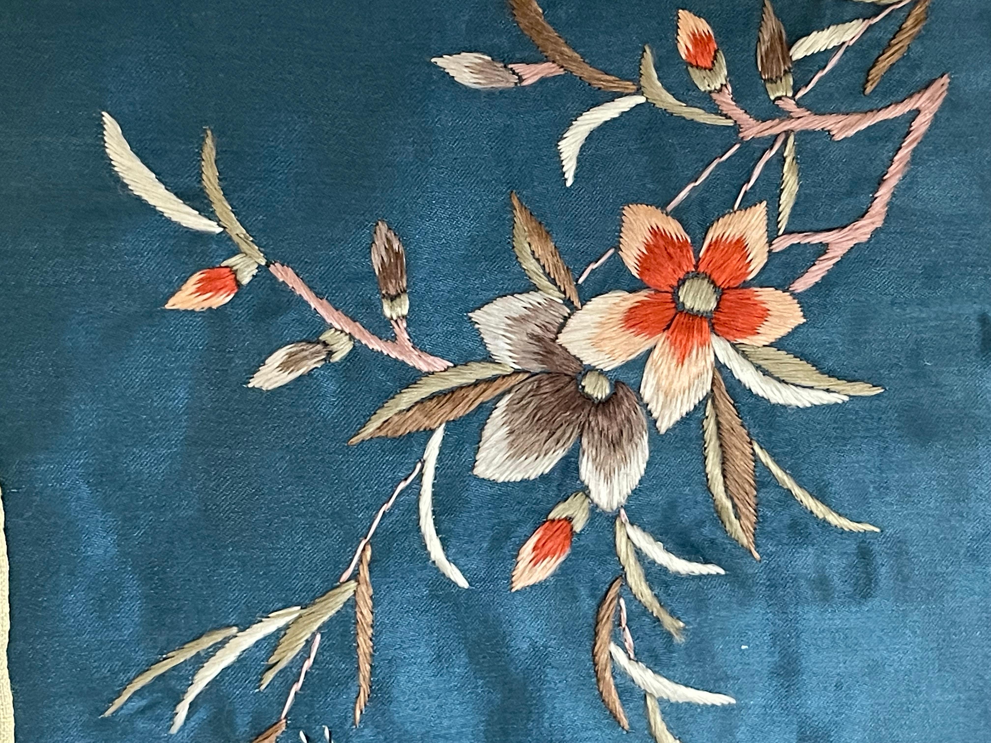 Almohada Bordada Dilk de Brocado Chino de la Dinastía Qing en Bueno estado para la venta en Boca Raton, FL