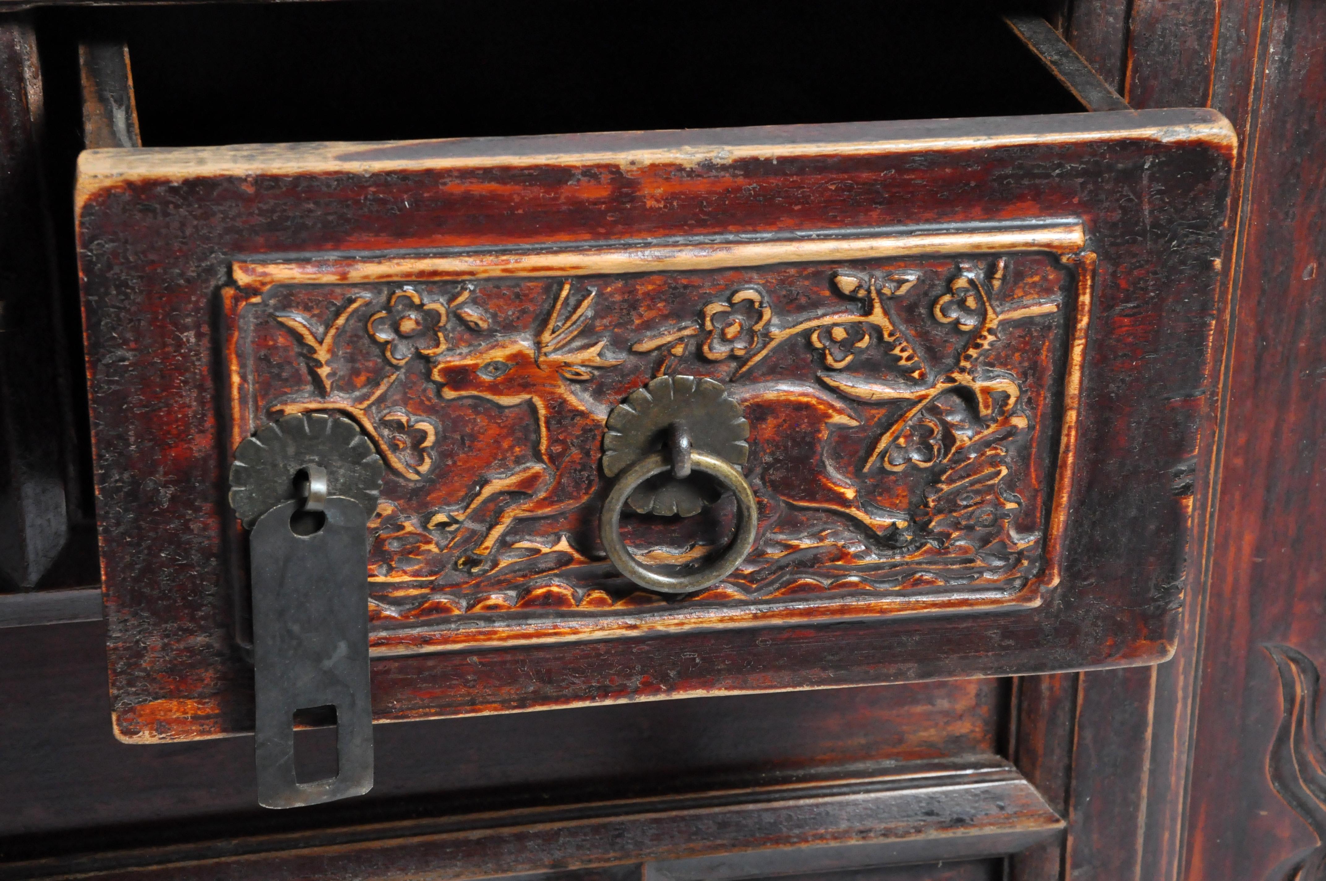 Qing Dynasty Chinese Butterfly Cabinet with Original Patina 3