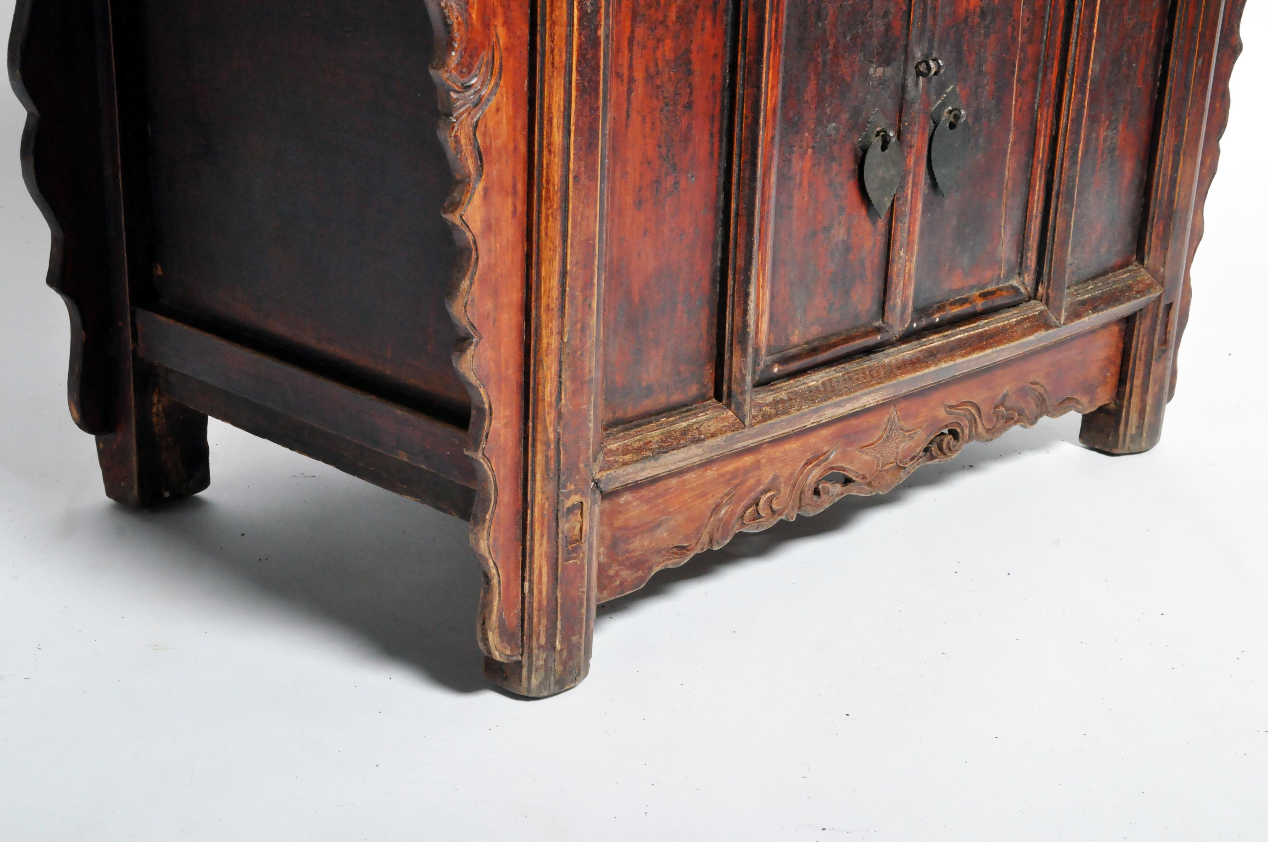 Qing Dynasty Chinese Butterfly Cabinet with Original Patina 10