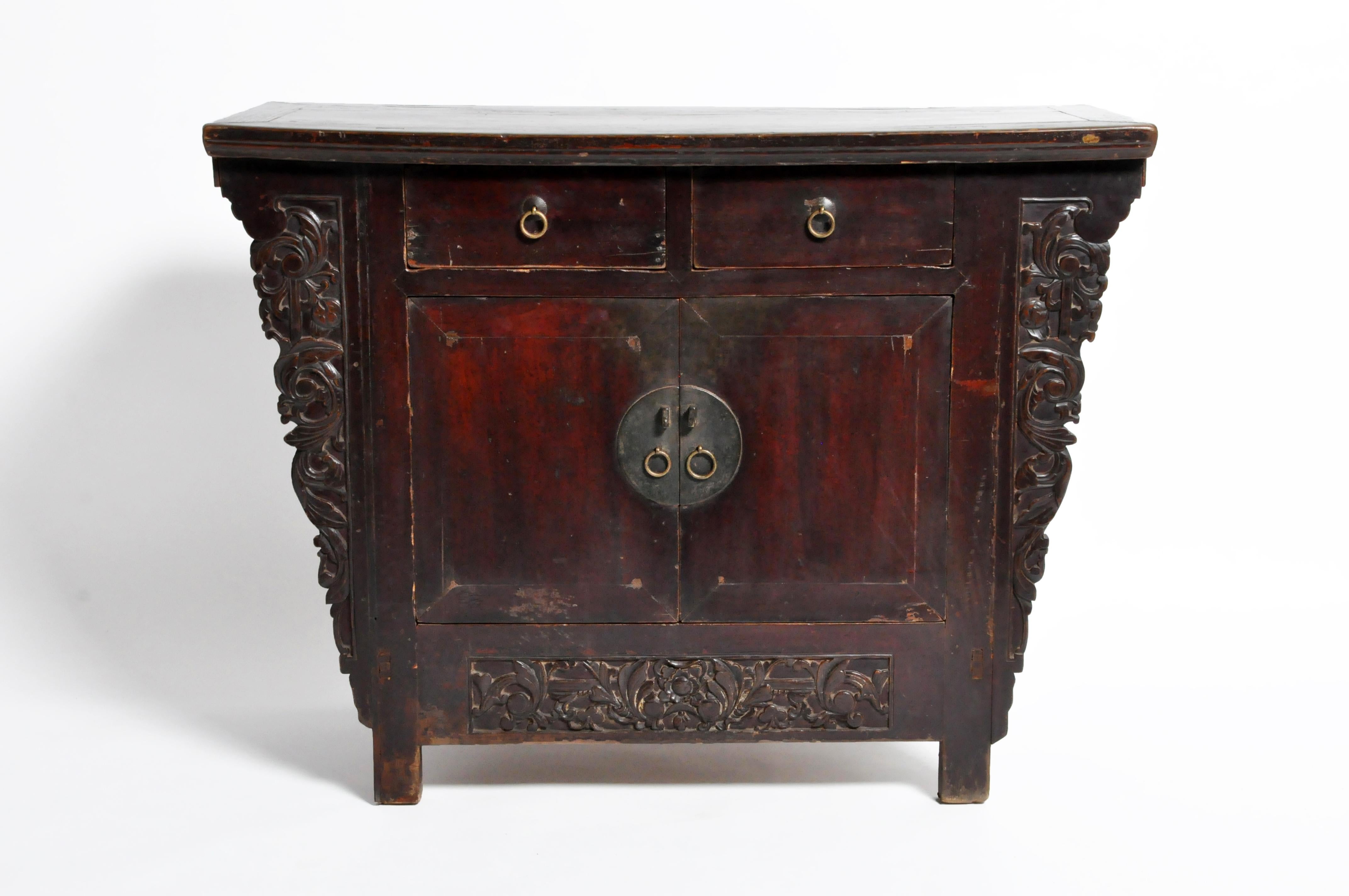 Qing Dynasty Chinese Butterfly Cabinet with Original Patina In Good Condition In Chicago, IL