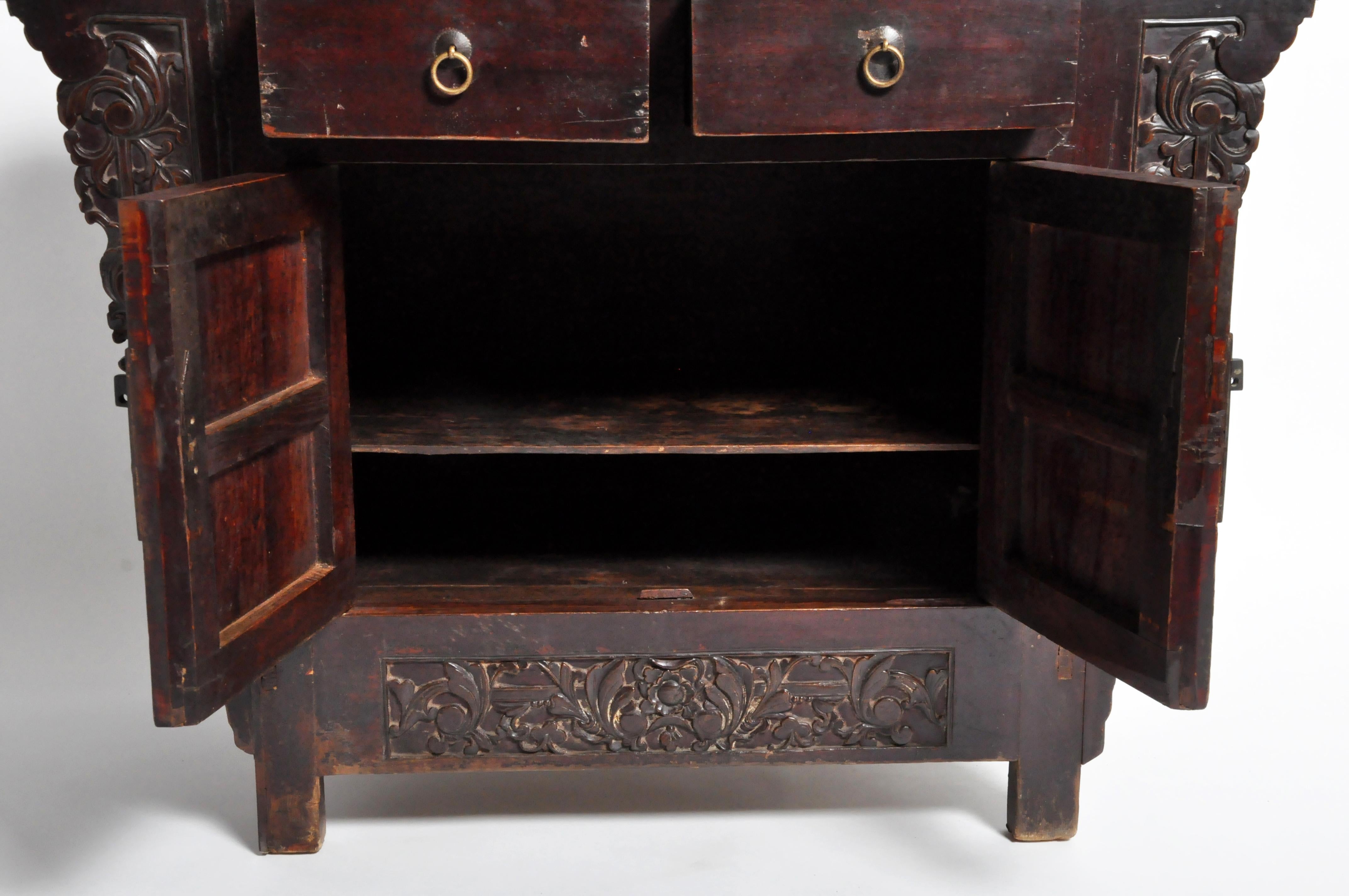 Qing Dynasty Chinese Butterfly Cabinet with Original Patina 3