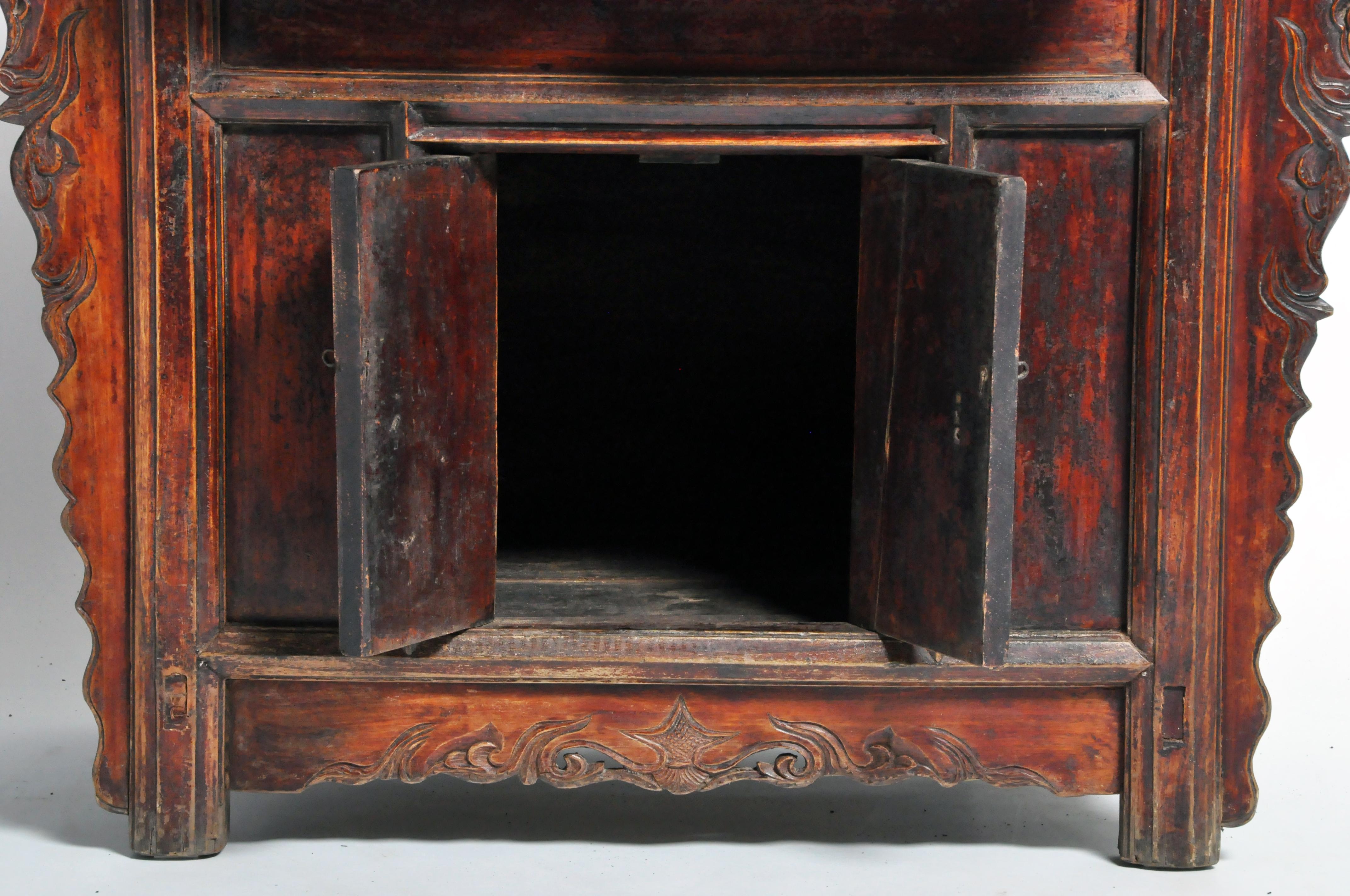 Qing Dynasty Chinese Butterfly Cabinet with Original Patina 2