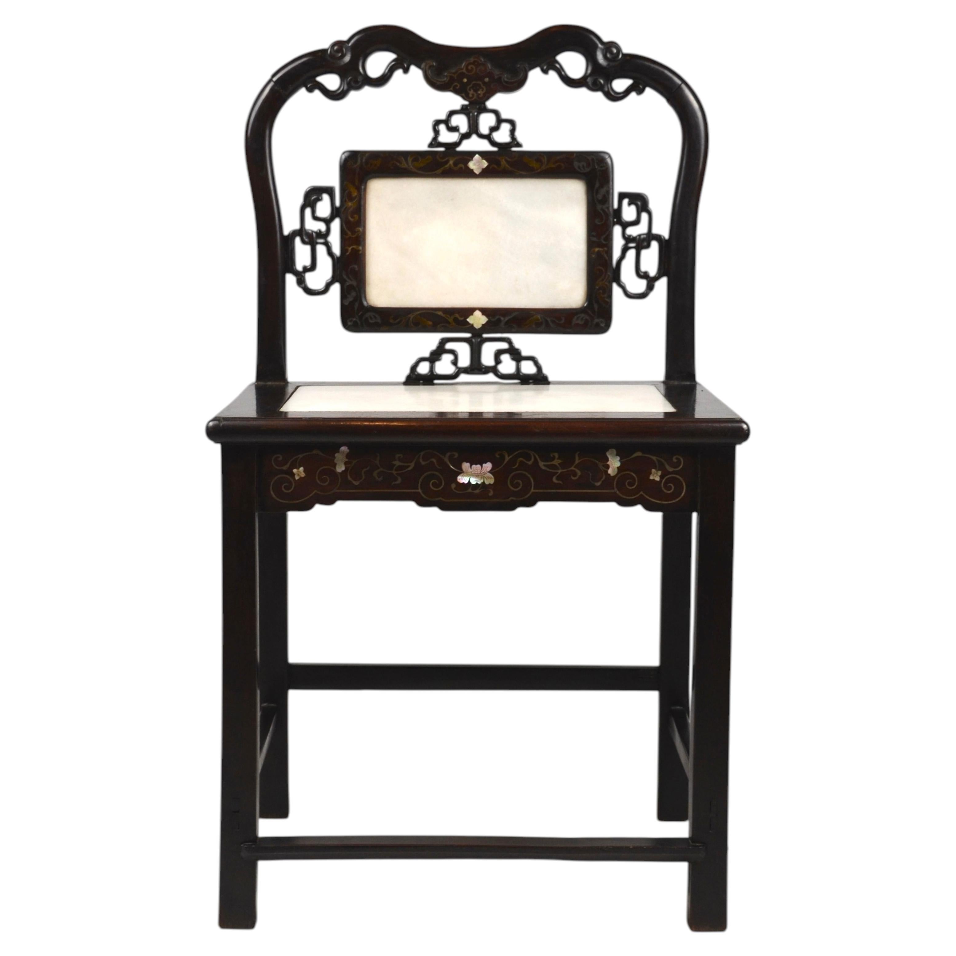 Silla china de la dinastía Qing con mármol y nácar, finales del siglo XIX en venta