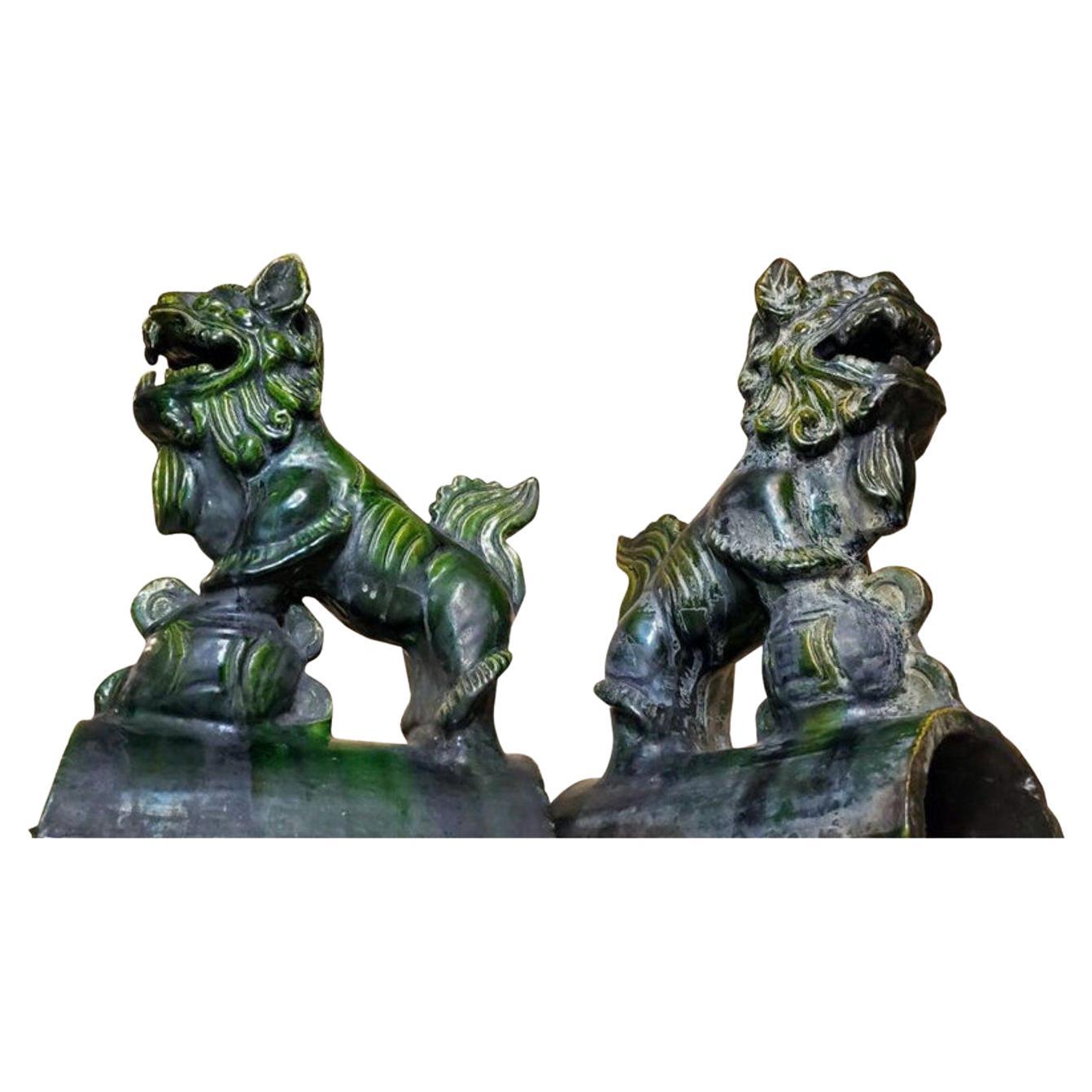 Antique tuiles de toit en terre cuite émaillée de la dynastie Qing, figurines de lions gardiens