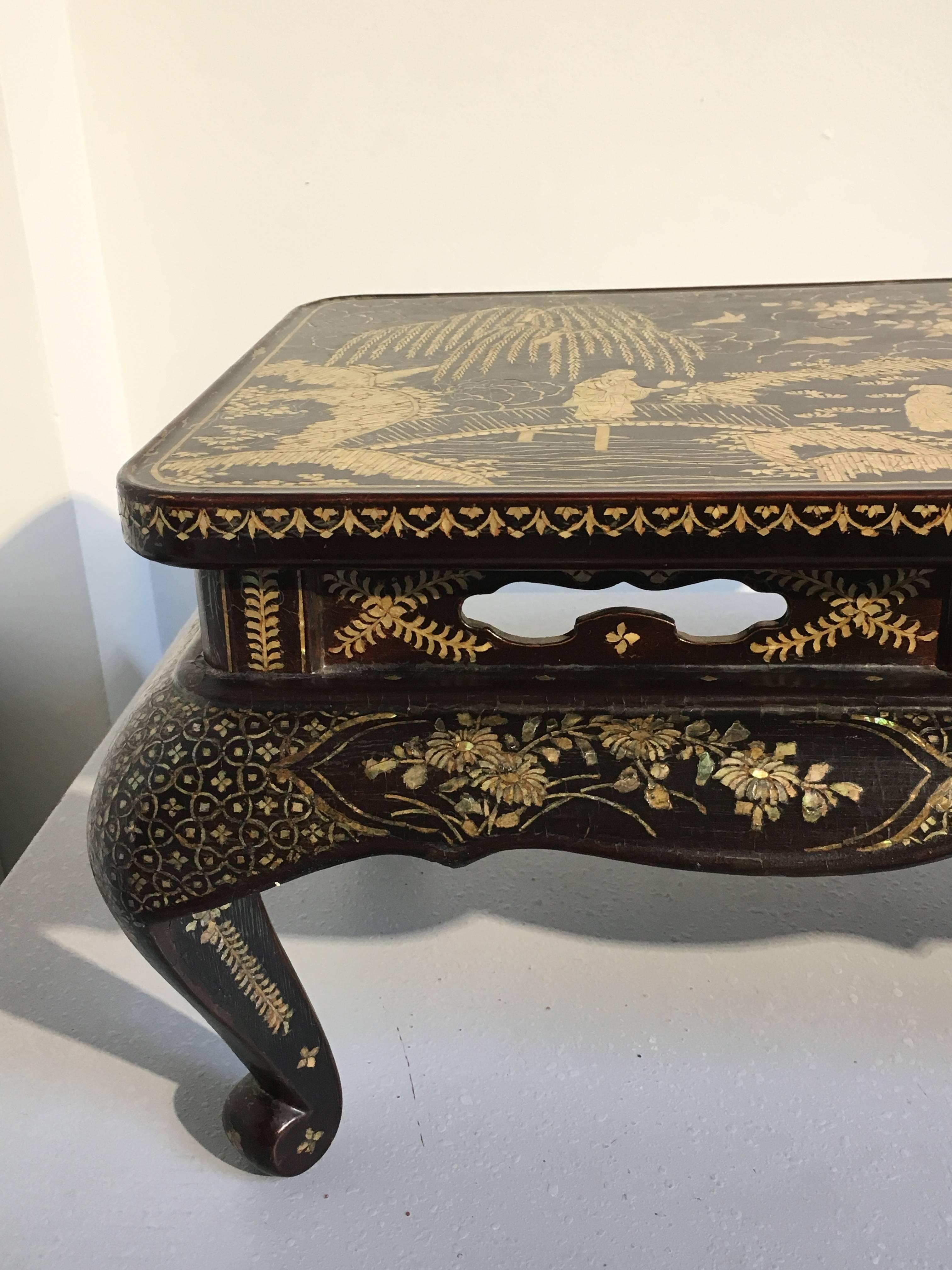 Qing Dynasty Chinese Lacquer and Mother-of-Pearl Small Table, 18th-19th Century 10