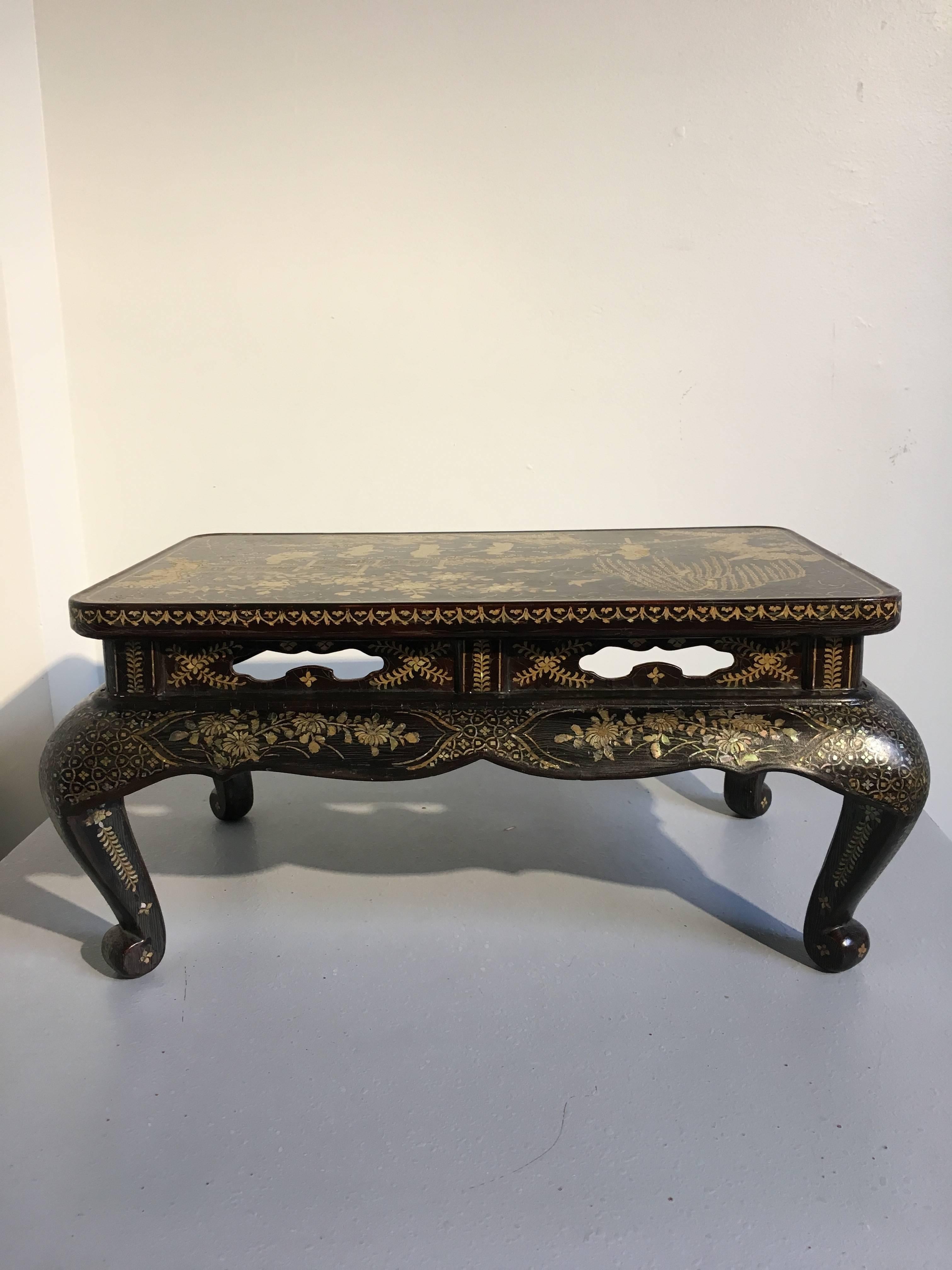 Qing Dynasty Chinese Lacquer and Mother-of-Pearl Small Table, 18th-19th Century 1