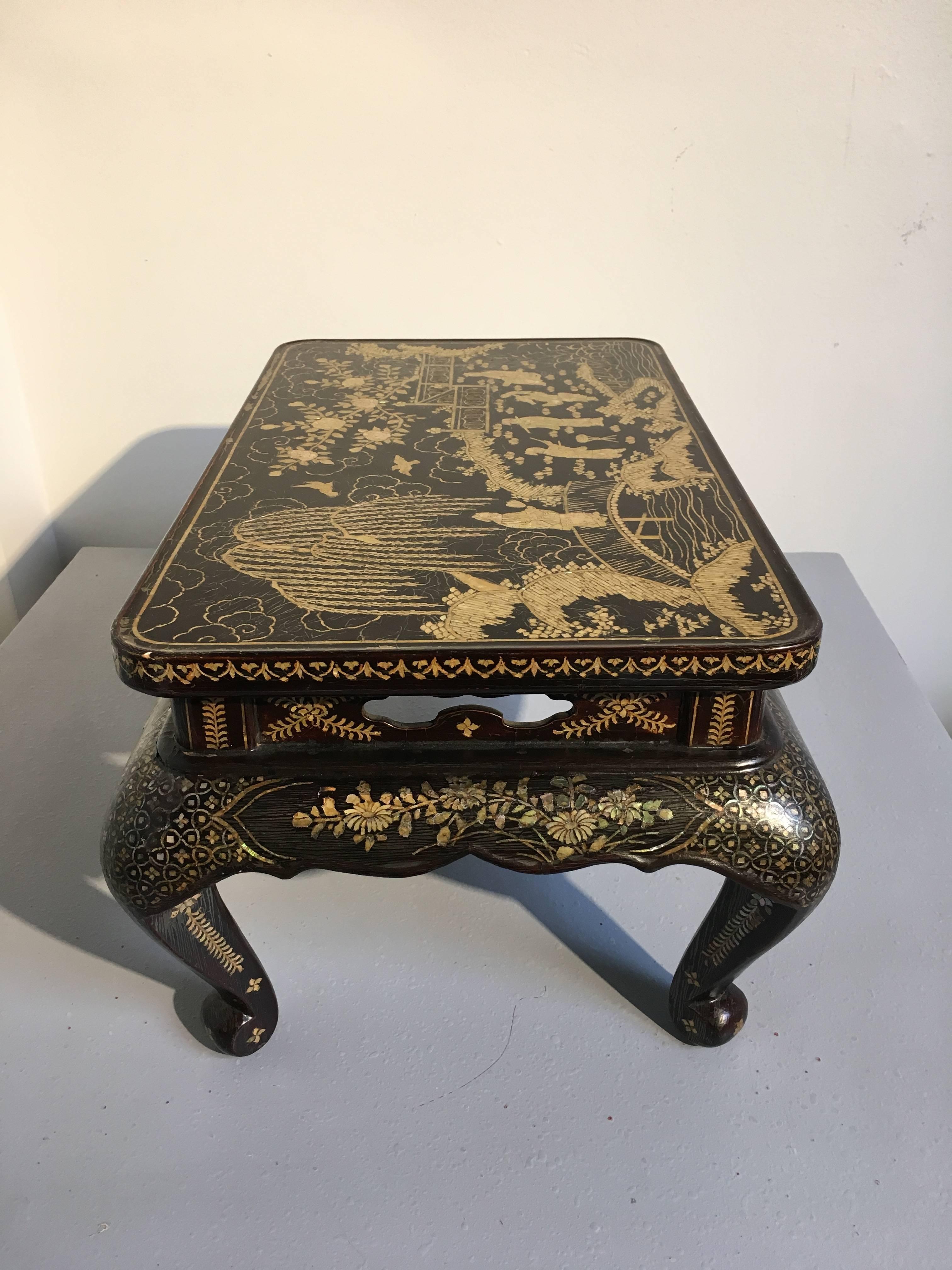 Qing Dynasty Chinese Lacquer and Mother-of-Pearl Small Table, 18th-19th Century 2