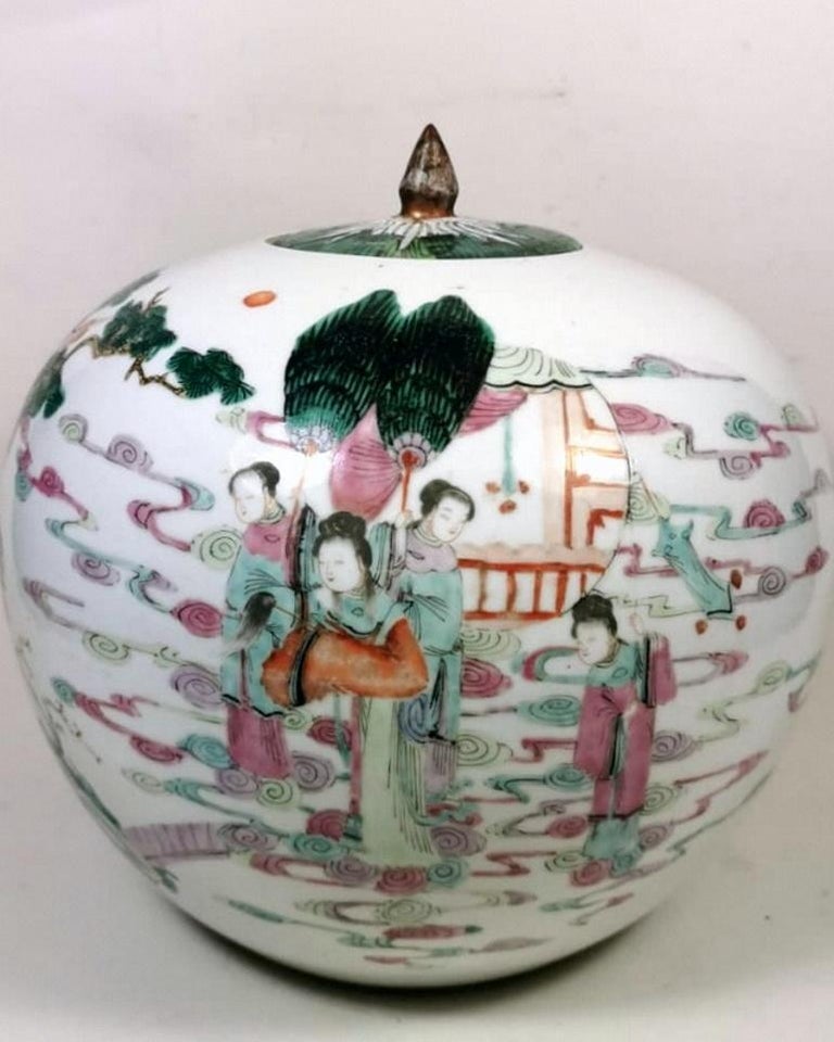 We kindly suggest you read the whole description, because with it we try to give you detailed technical and historical information to guarantee the authenticity of our objects.
Ancient and particular Chinese round porcelain ginger vase with lid; the