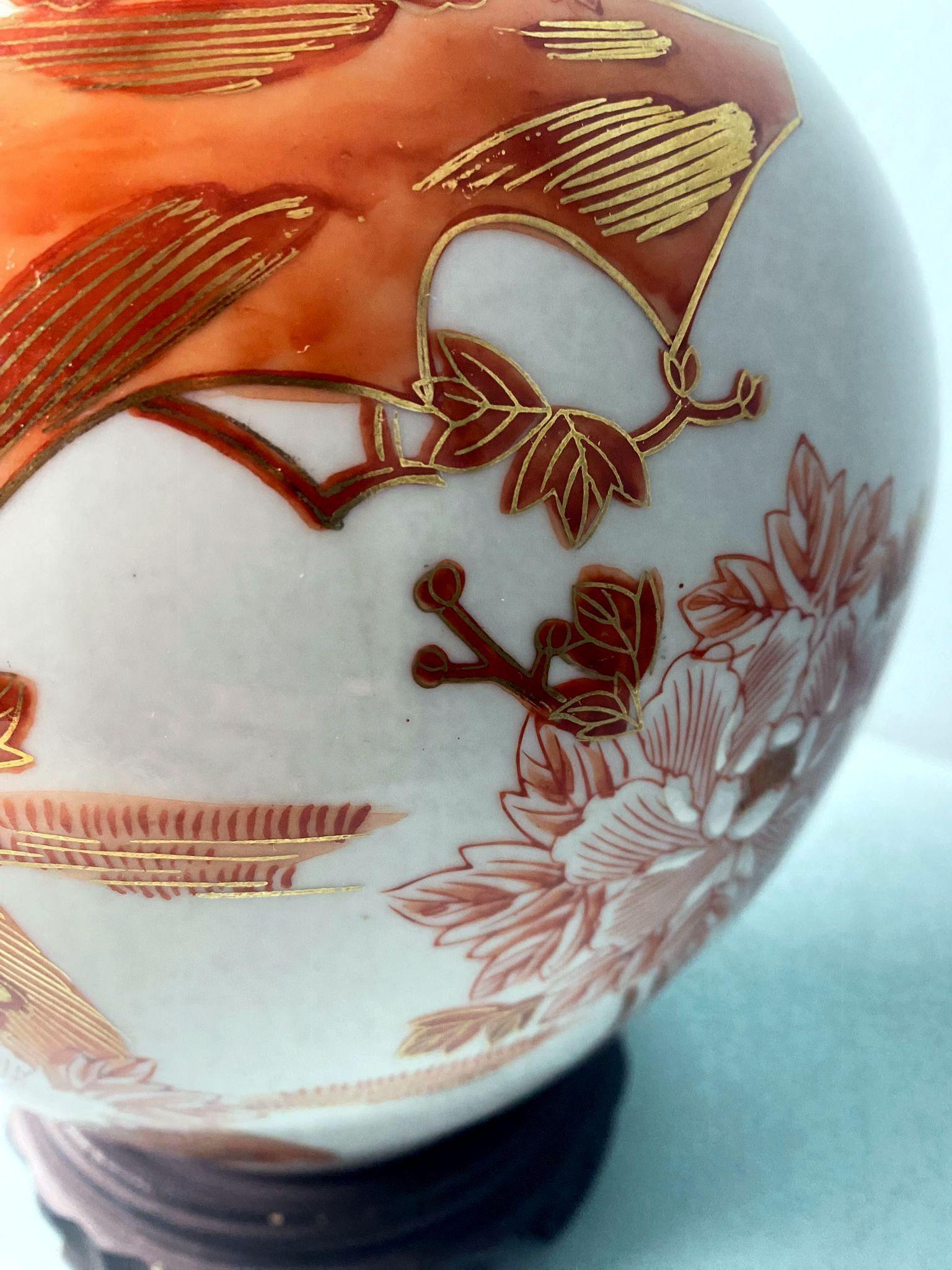 Qing Dynasty Chinese Porcelain Lamp with Decorations and  Base Without Lampshade For Sale 4