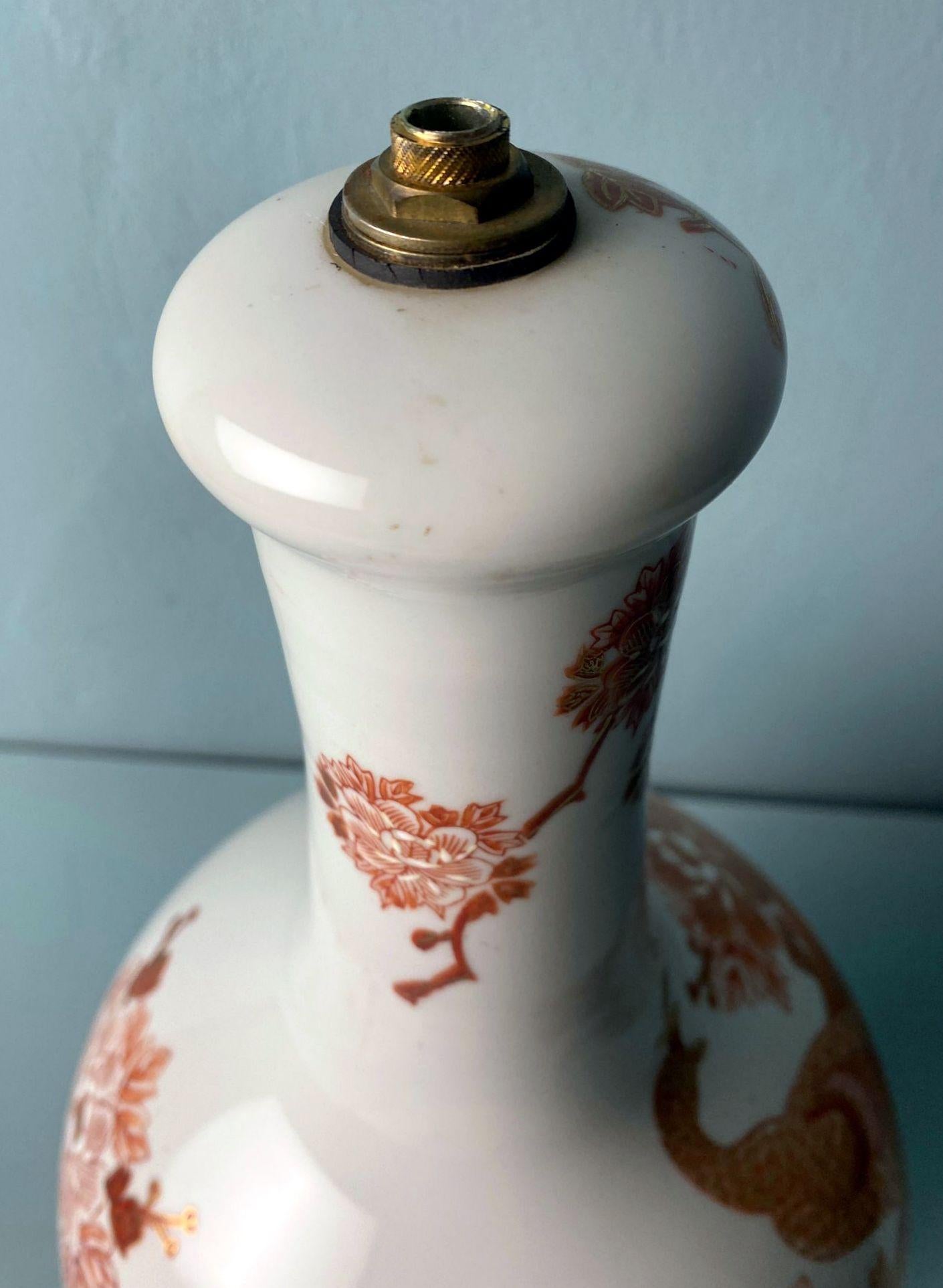 Qing Dynasty Chinese Porcelain Lamp with Decorations and  Base Without Lampshade For Sale 9