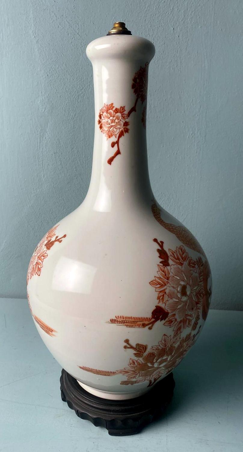 Qing Dynasty Chinese Porcelain Lamp with Decorations and  Base Without Lampshade In Good Condition For Sale In Prato, Tuscany