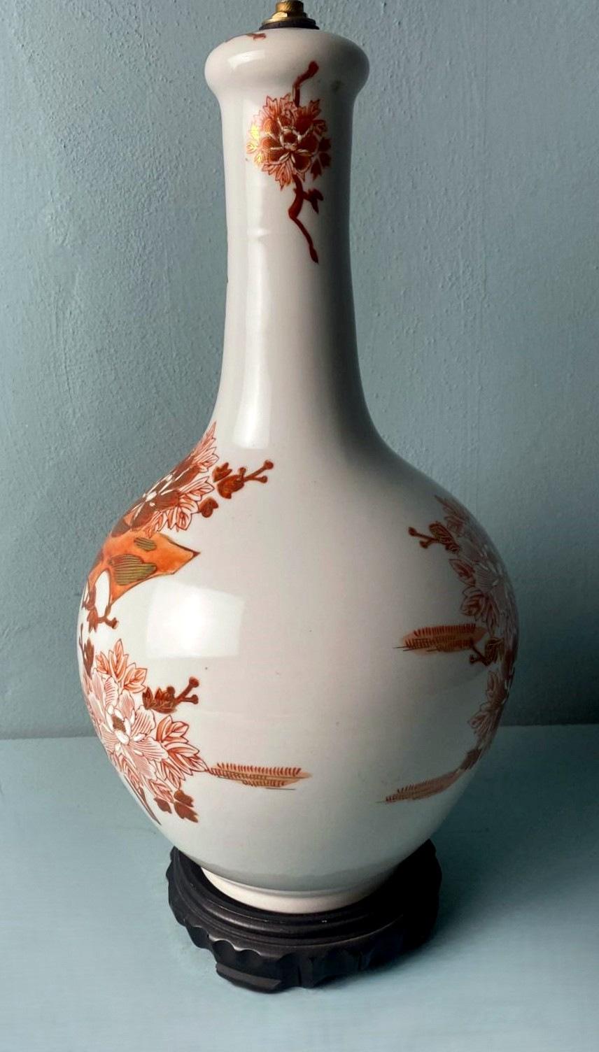 20th Century Qing Dynasty Chinese Porcelain Lamp with Decorations and  Base Without Lampshade For Sale
